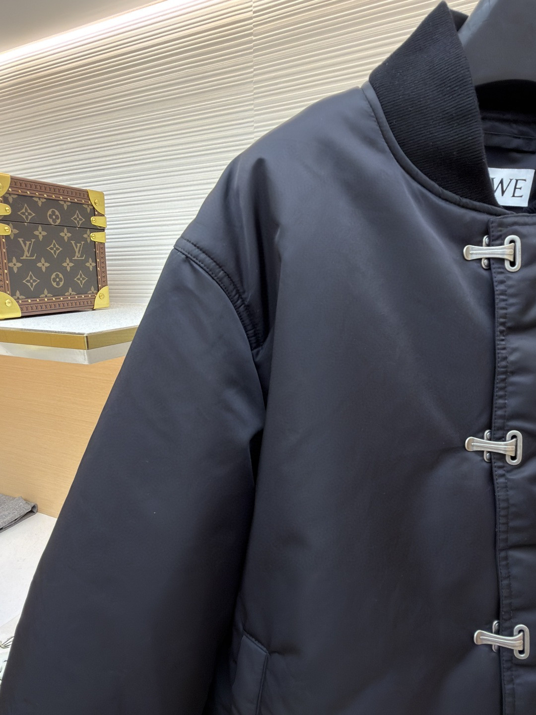 LOEWE 罗意威 钩扣飞行员棉服 棒球服 外套 夹克 长袖 黑色 B0 H526Y02WBW1100