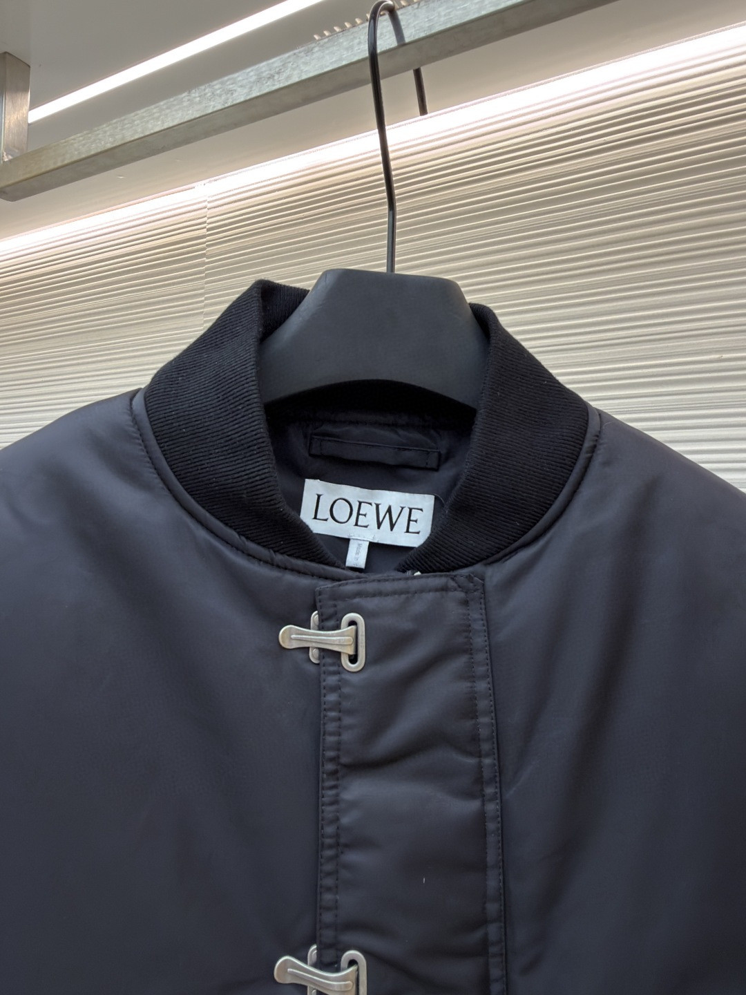 LOEWE 罗意威 钩扣飞行员棉服 棒球服 外套 夹克 长袖 黑色 B0 H526Y02WBW1100