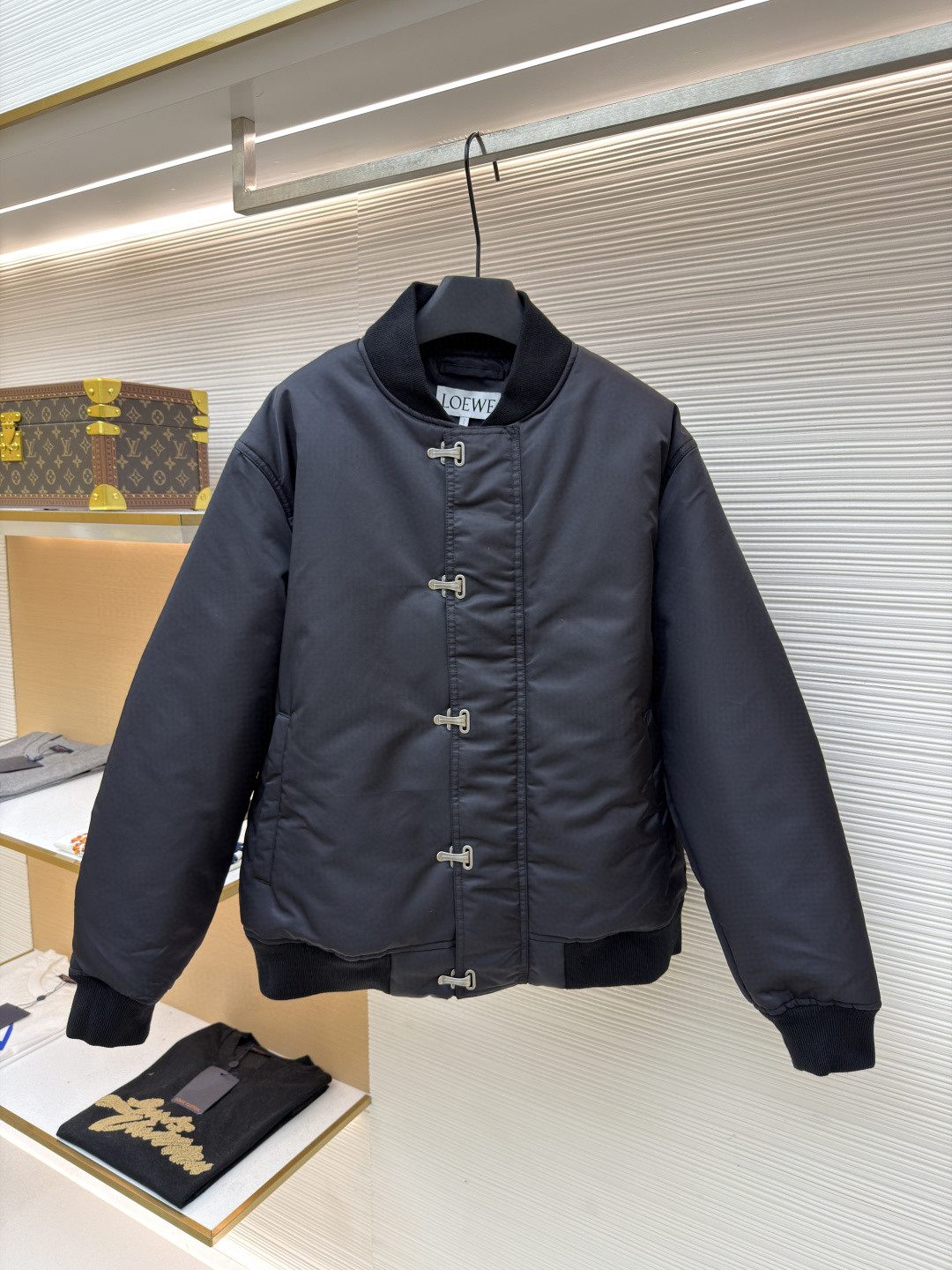 LOEWE 罗意威 钩扣飞行员棉服 棒球服 外套 夹克 长袖 黑色 B0 H526Y02WBW1100