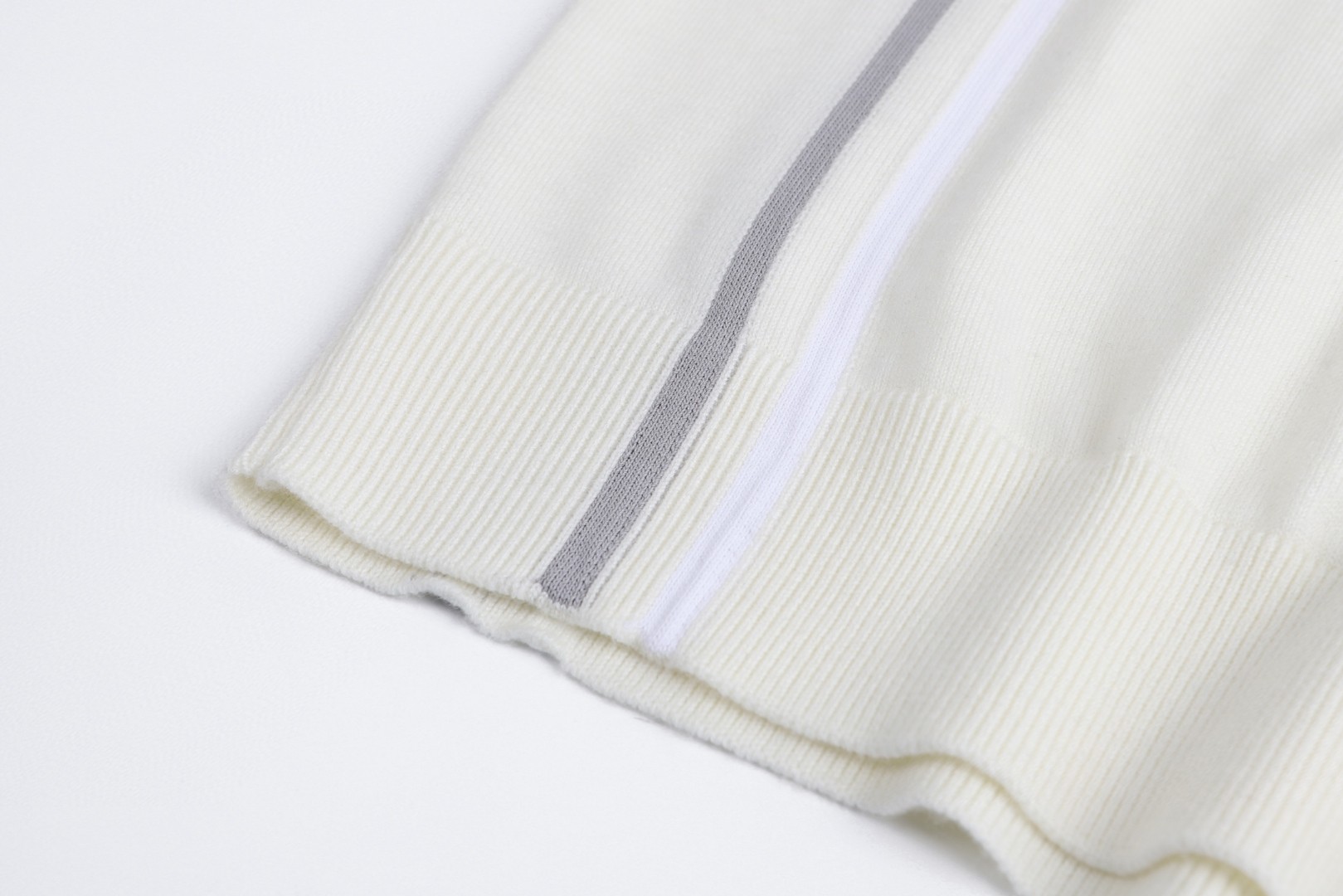 LOUIS VUITTON 路易威登 滑雪系列字母手臂花卉毛衣 针织衫 外套 白色 B0 1AJBW6