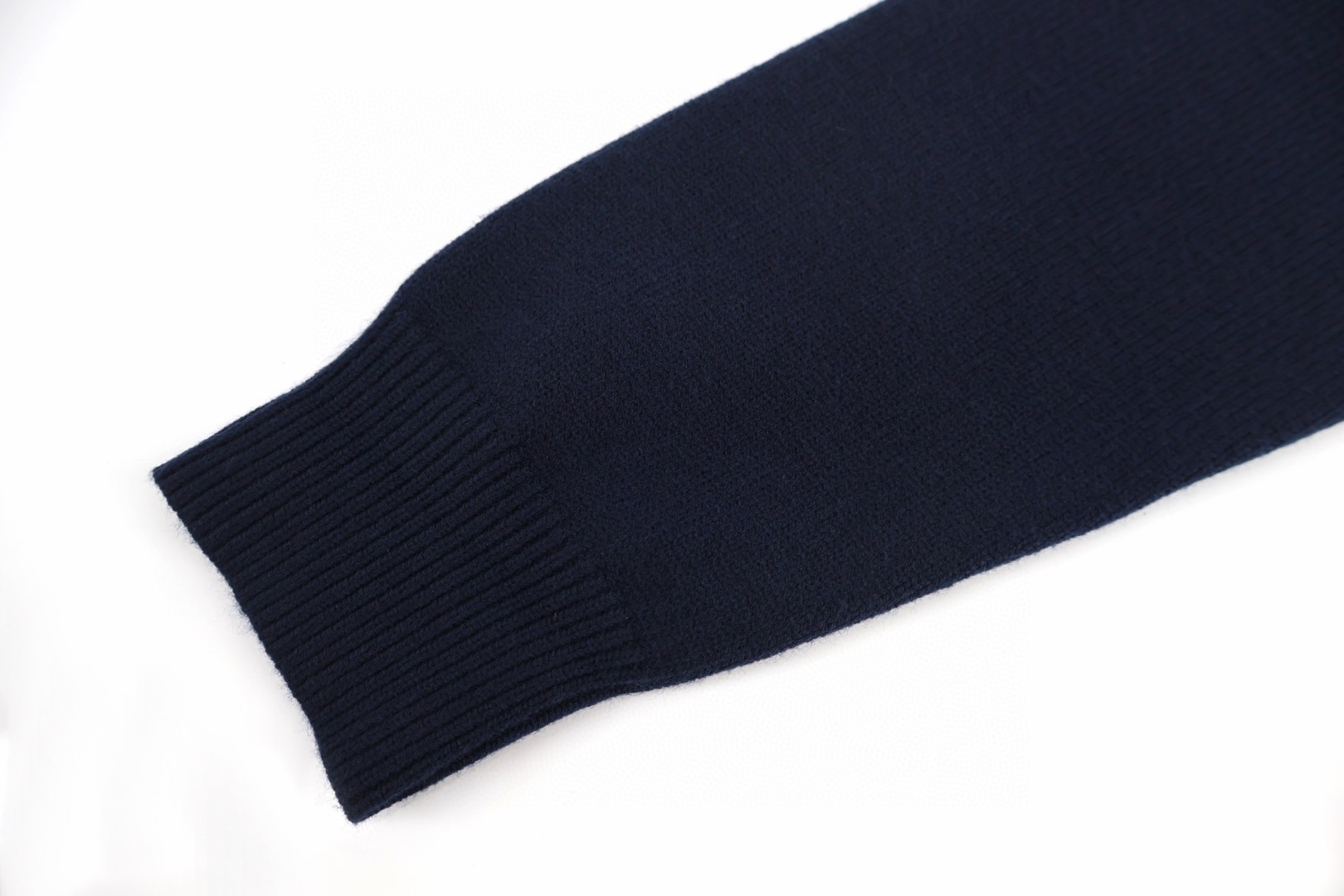 GUCCl 古驰 纯色袋鼠兜字母logo刺绣毛衣 针织衫 外套 长袖 海军蓝 B0 833494-XKEUS-4003