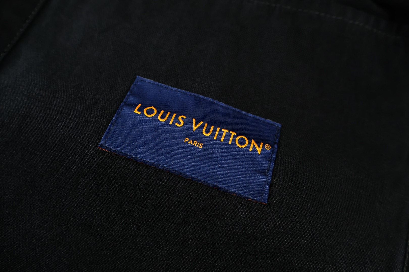 LOUIS VUITTON 路易威登 镂空磨破字母logo牛仔外套 牛仔衣 上衣 夹克 外套 黑色 B5 1AJDVC
