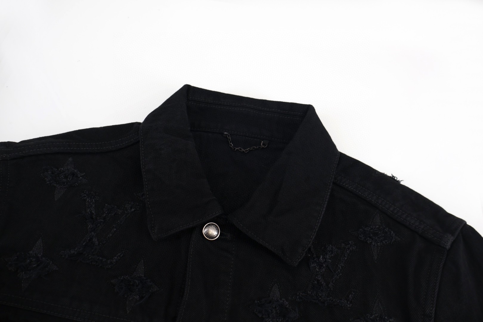 LOUIS VUITTON 路易威登 镂空磨破字母logo牛仔外套 牛仔衣 上衣 夹克 外套 黑色 B5 1AJDVC