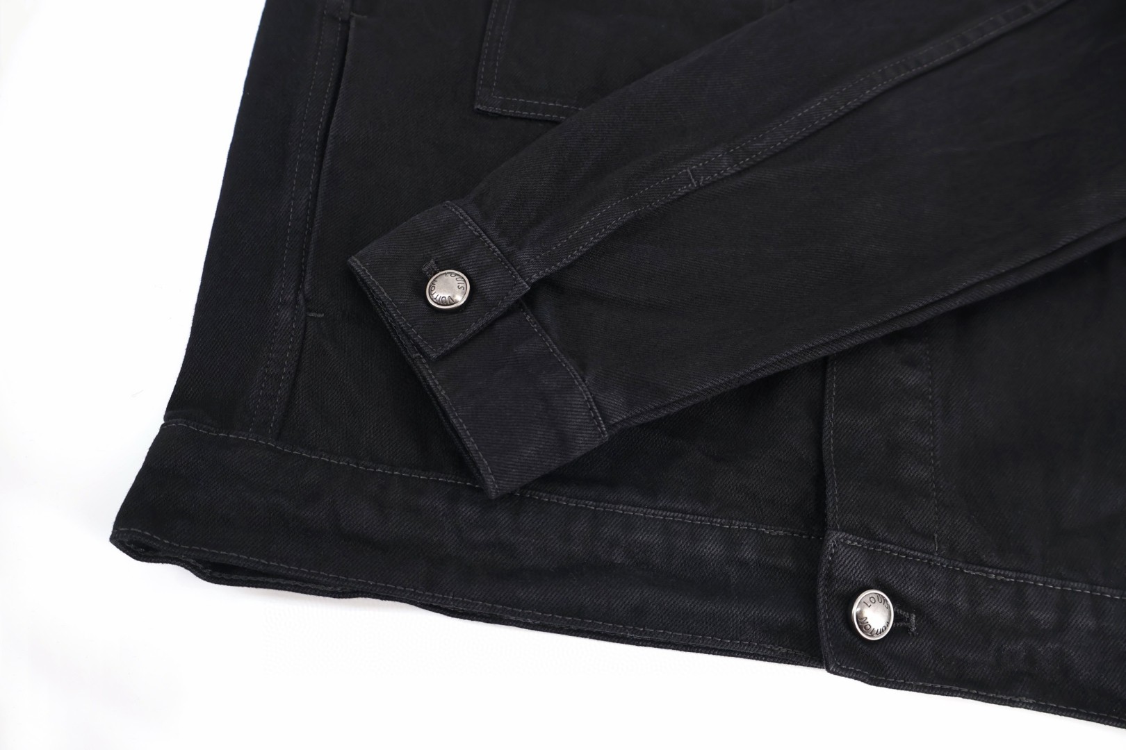 LOUIS VUITTON 路易威登 镂空磨破字母logo牛仔外套 牛仔衣 上衣 夹克 外套 黑色 B5 1AJDVC