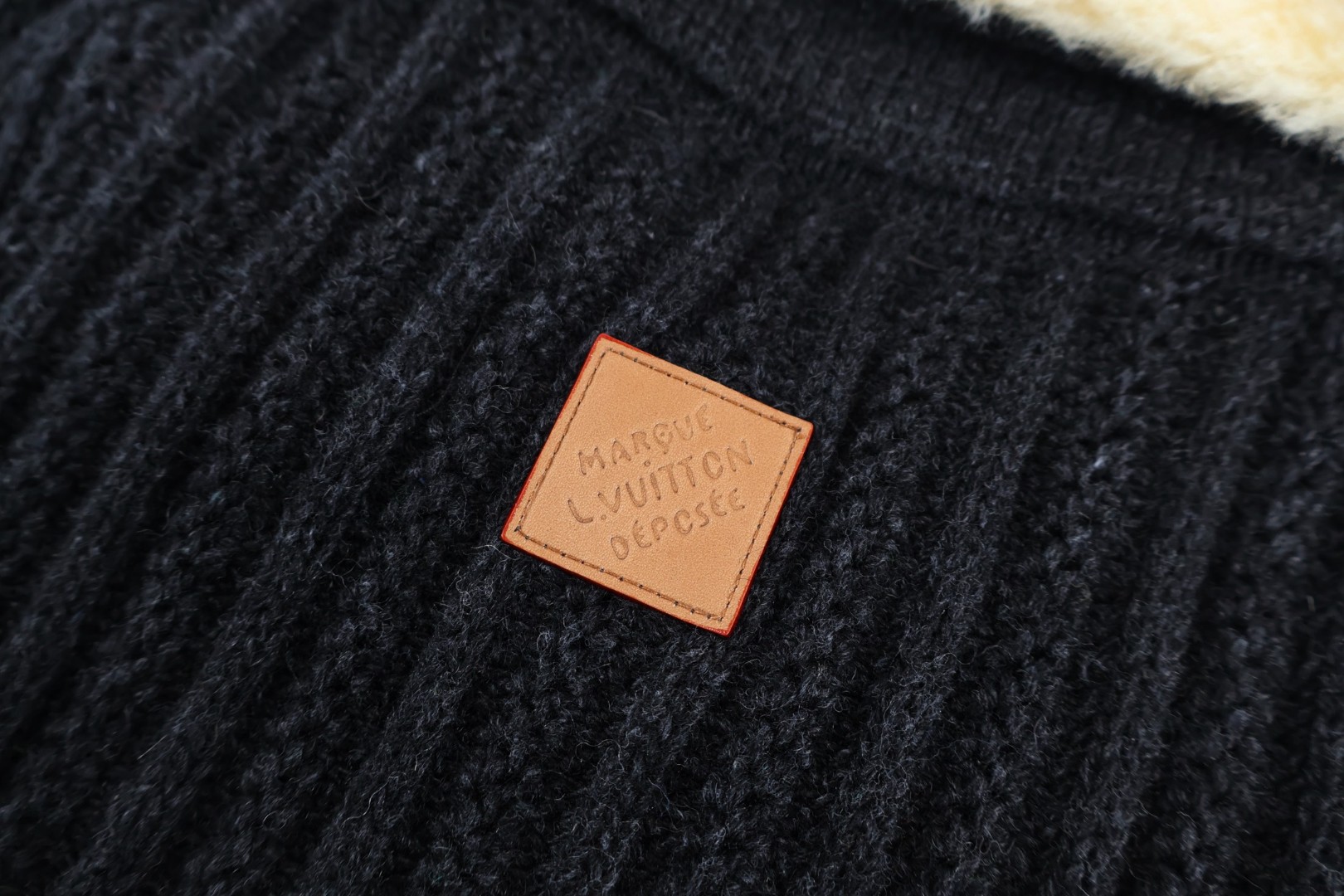 LOUIS VUITTON 路易威登 羊绒毛领拉链束腰夹克 外套 长袖 黑色 B5 1AJBUB