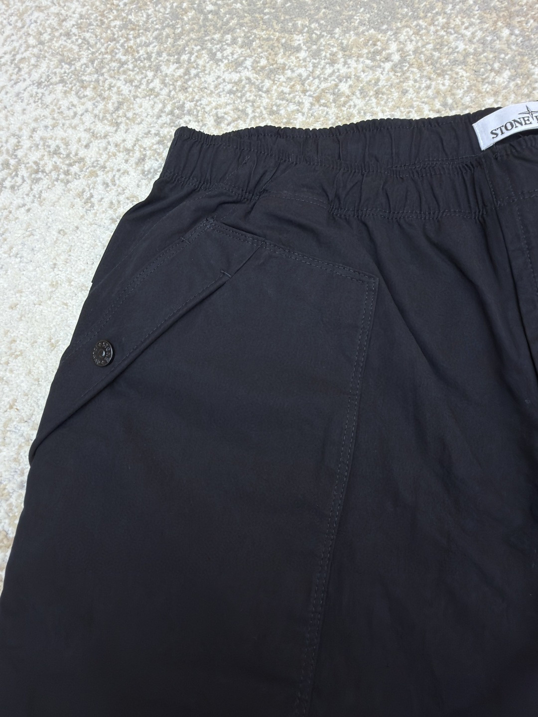 STONE ISLAND 石头岛 徽章松紧腰束脚工装裤 休闲裤 长裤 裤子 黑色 B0 K1S153100017S0003V0029