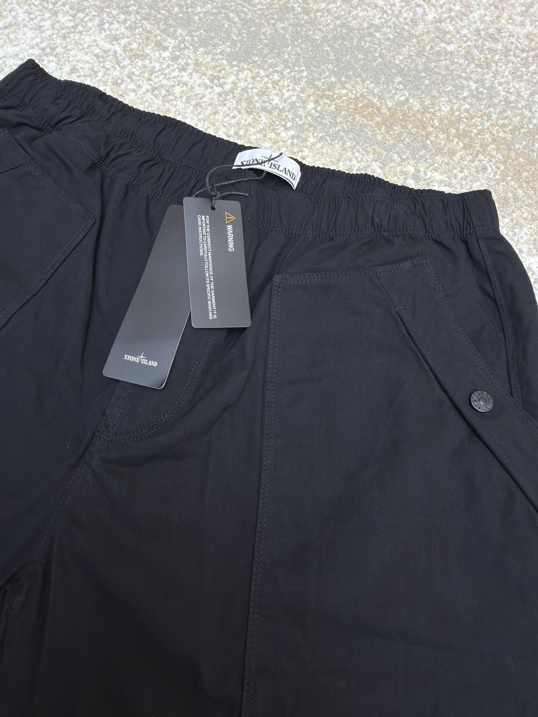 STONE ISLAND 石头岛 徽章松紧腰束脚工装裤 休闲裤 长裤 裤子 黑色 B0 K1S153100017S0003V0029