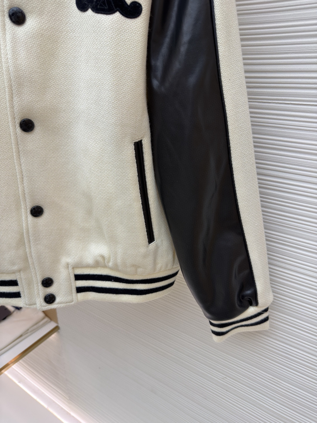 CELINE 赛琳 拼色纽扣牛皮绣花棒球服 夹克 外套 长袖 米色 C0 2W71C896C-01VA