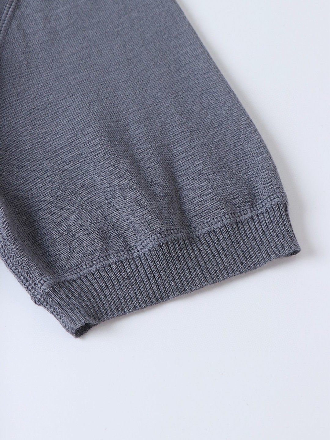 PRADA 普拉达 大logo提花针织衫 短袖 T恤 黑色 灰色 A2 UJN815-10ZG-F0008