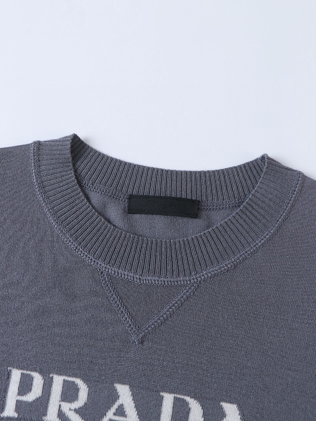 PRADA 普拉达 大logo提花针织衫 短袖 T恤 黑色 灰色 A2 UJN815-10ZG-F0008