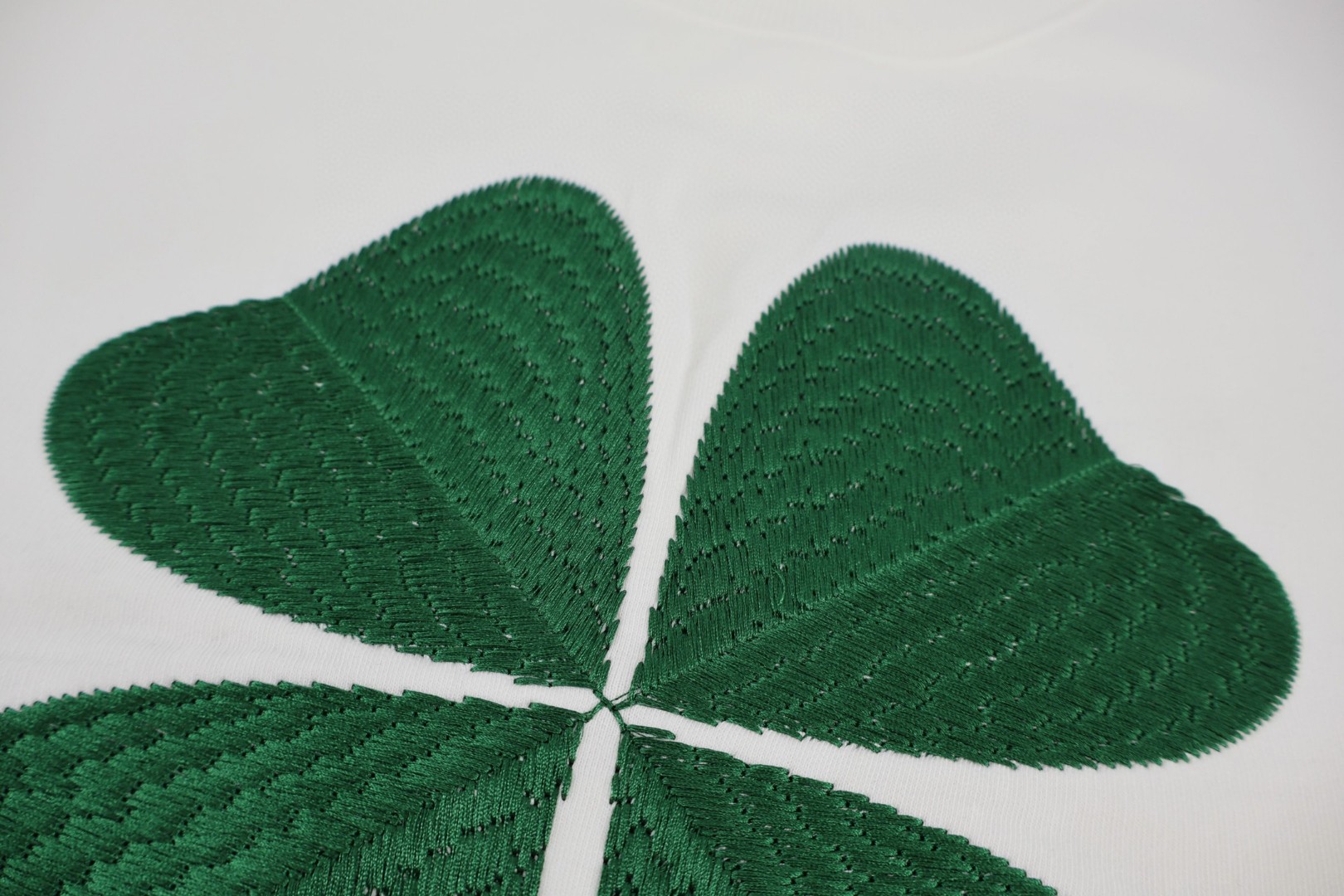 DIOR 迪奥 四叶草刺绣套头卫衣 外套 长袖 白色 A7 683J637A3033-C086