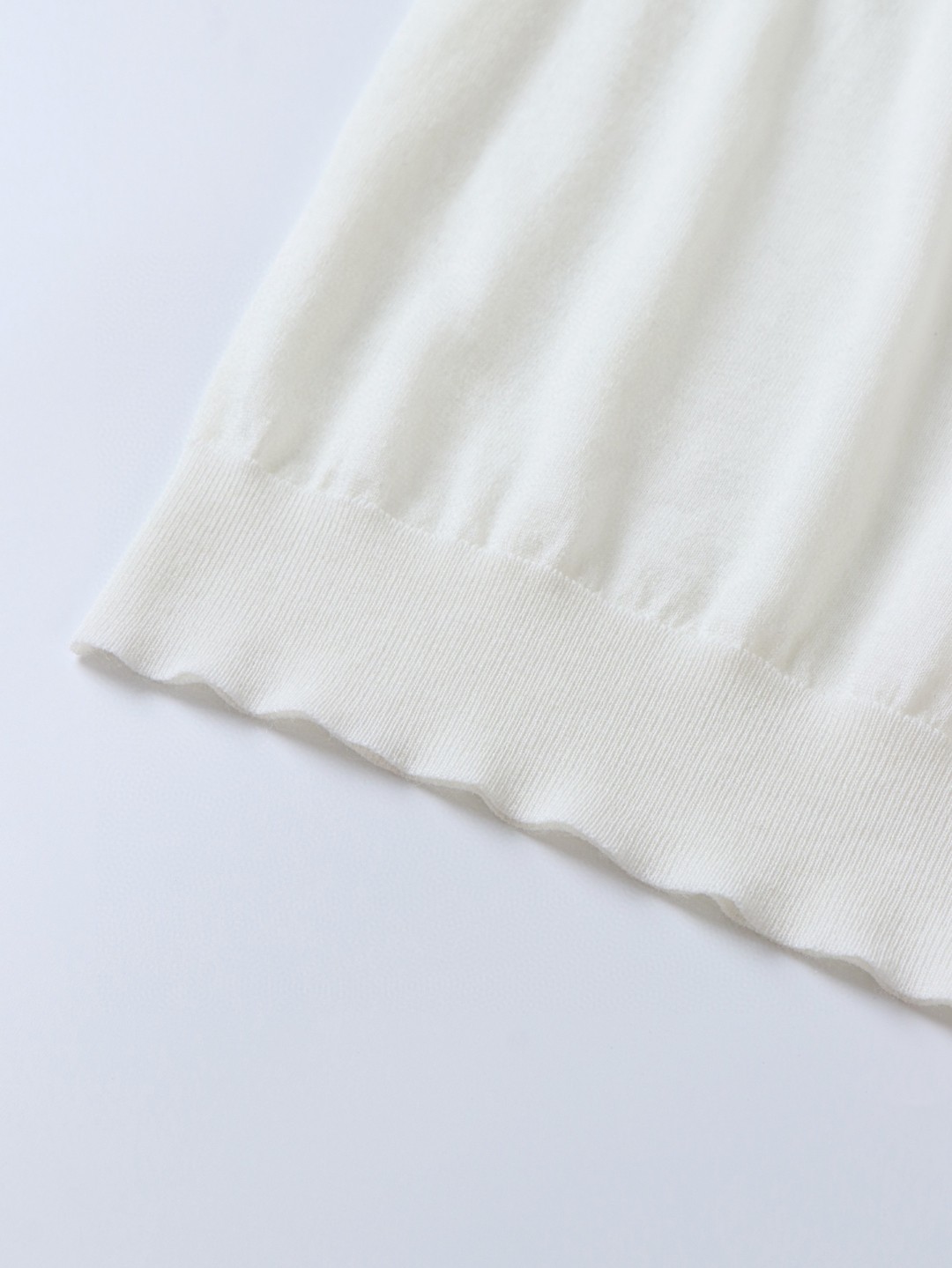 PRADA 普拉达 经典logo刺绣羊毛短袖 T恤 黑色 白色 A5 UMB266-1ZLE-F0002