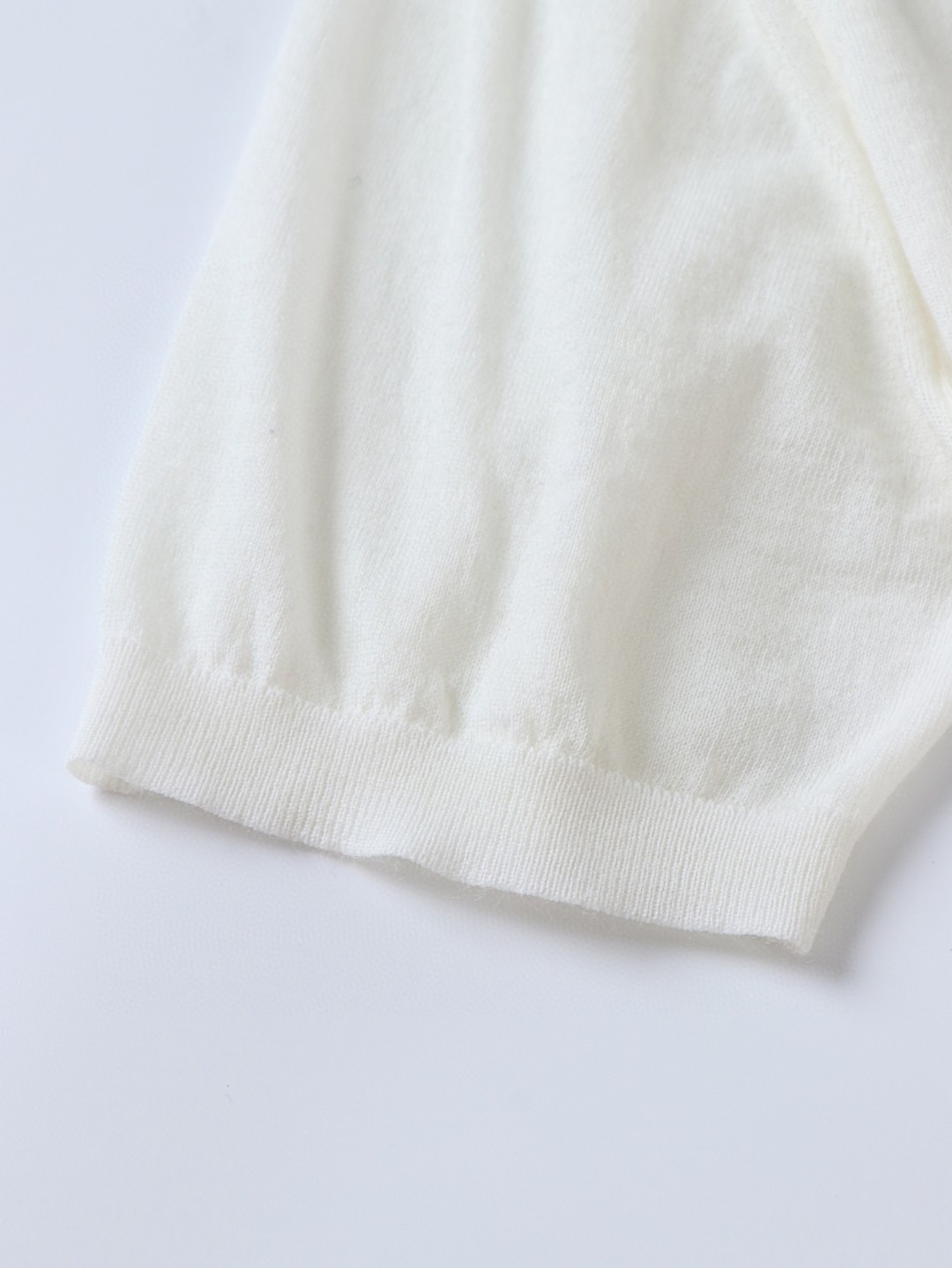 PRADA 普拉达 经典logo刺绣羊毛短袖 T恤 黑色 白色 A5 UMB266-1ZLE-F0002