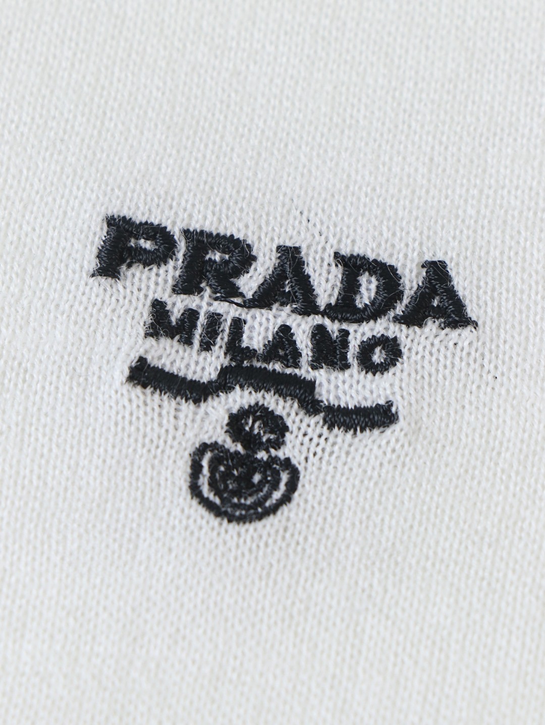 PRADA 普拉达 经典logo刺绣羊毛短袖 T恤 黑色 白色 A5 UMB266-1ZLE-F0002
