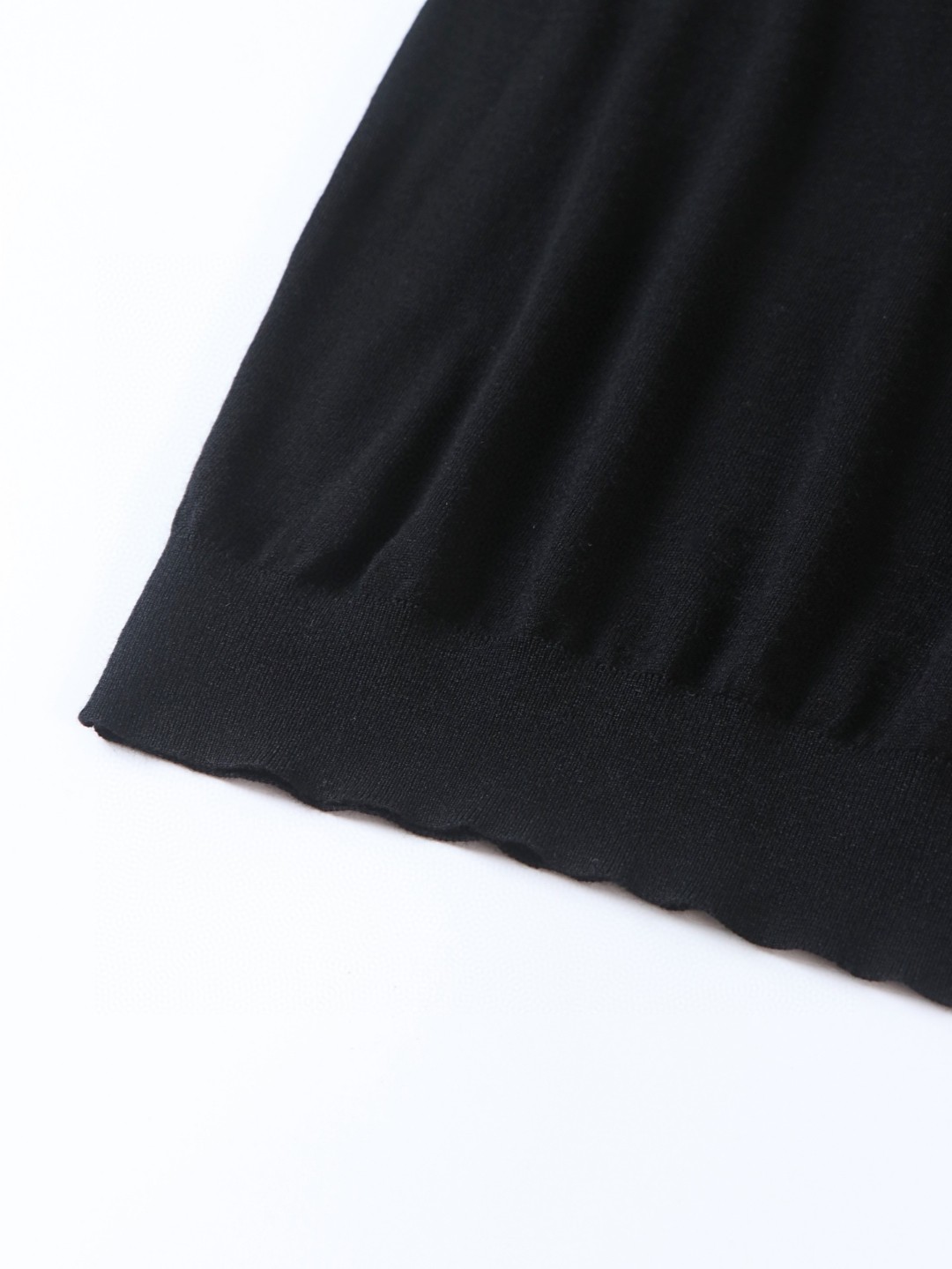 PRADA 普拉达 经典logo刺绣羊毛短袖 T恤 黑色 白色 A5 UMB266-1ZLE-F0002