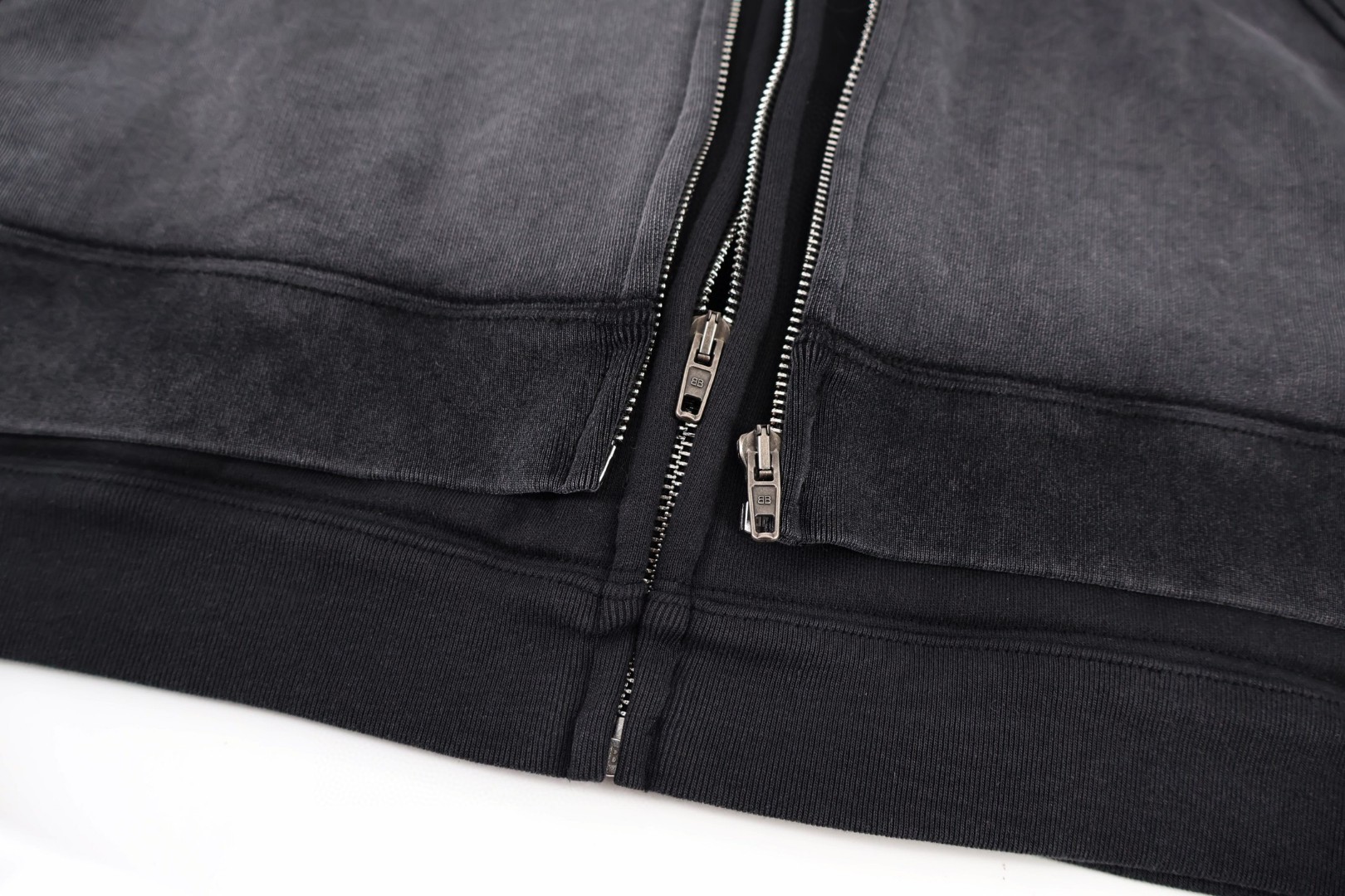 Balenciaga 巴黎世家 假两件刺绣字母logo拉链连帽卫衣 加绒 外套 长袖 秋冬 保暖 黑色 C0 858133TSVE41095