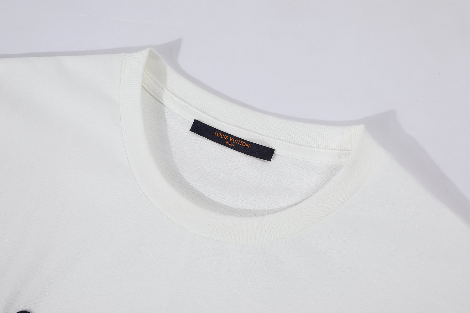 LOUIS VUITTON 路易威登 艺术字母印花短袖 T恤 白色 A0 1A7XNE