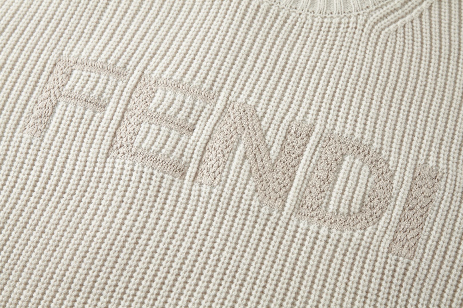 FENDI 芬迪 刺绣标识毛衣 针织衫 外套 保暖 长袖 米白色 蓝色 B0 FZX091AW0CF0N5W