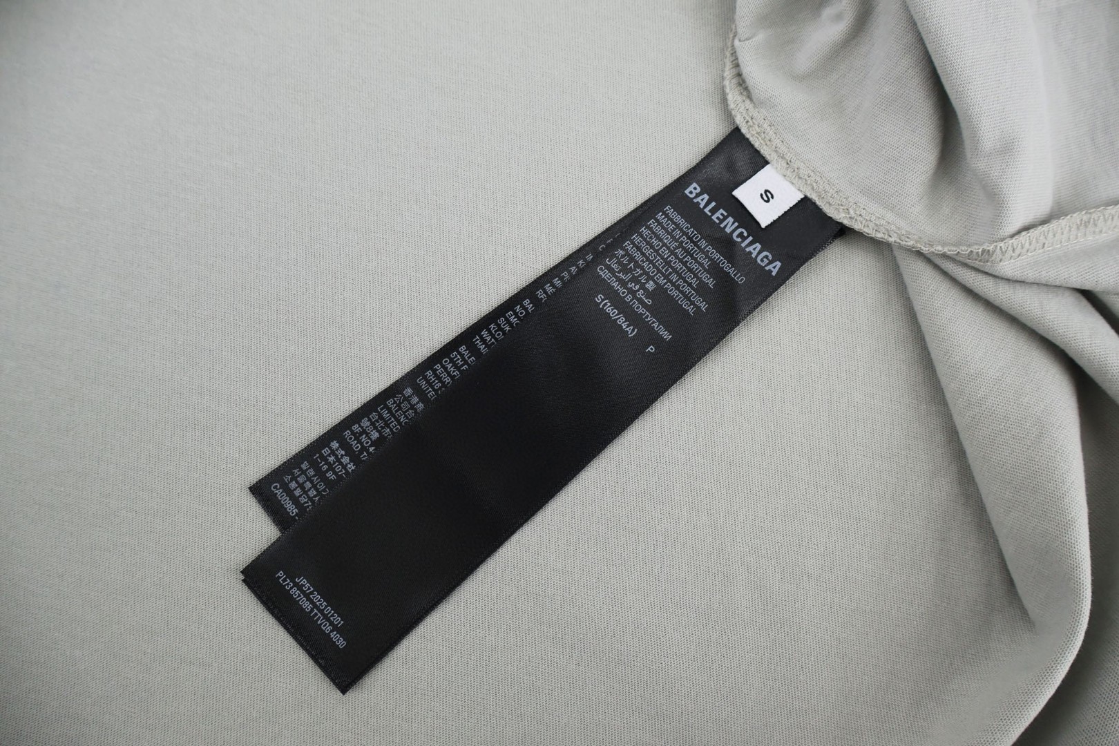 Balenciaga 巴黎世家 橄榄球队系列V领 T恤 短袖 宽松版型 黑色 蓝色 灰色 A2 8570866TTVA61066