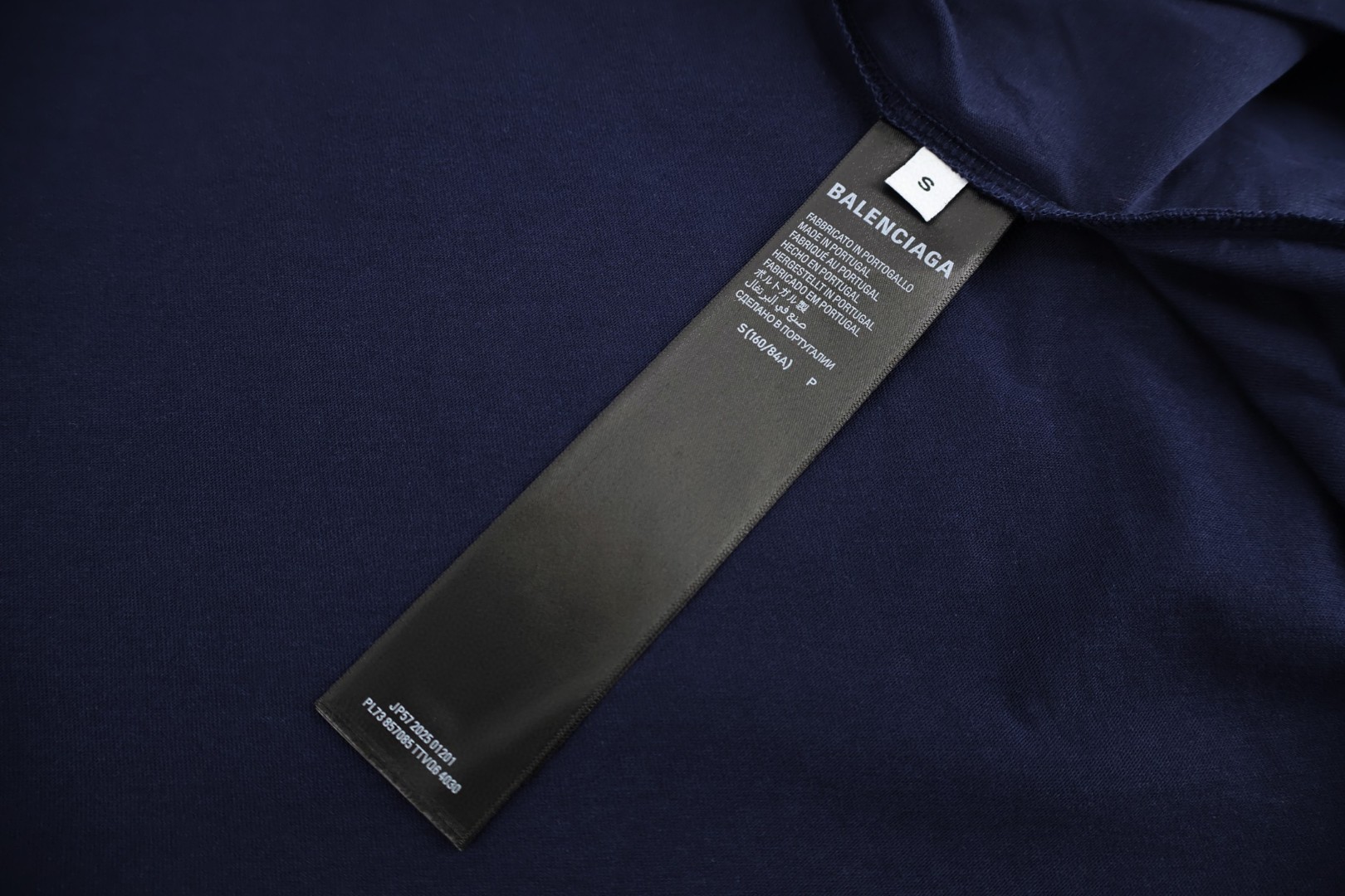 Balenciaga 巴黎世家 橄榄球队系列V领 T恤 短袖 宽松版型 黑色 蓝色 灰色 A2 8570866TTVA61066