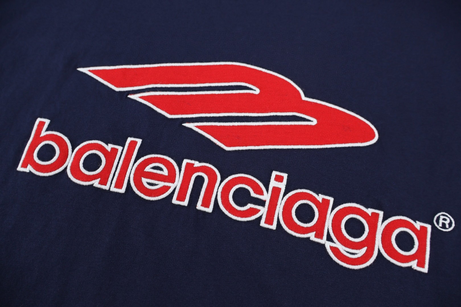 Balenciaga 巴黎世家 橄榄球队系列V领 T恤 短袖 宽松版型 黑色 蓝色 灰色 A2 8570866TTVA61066