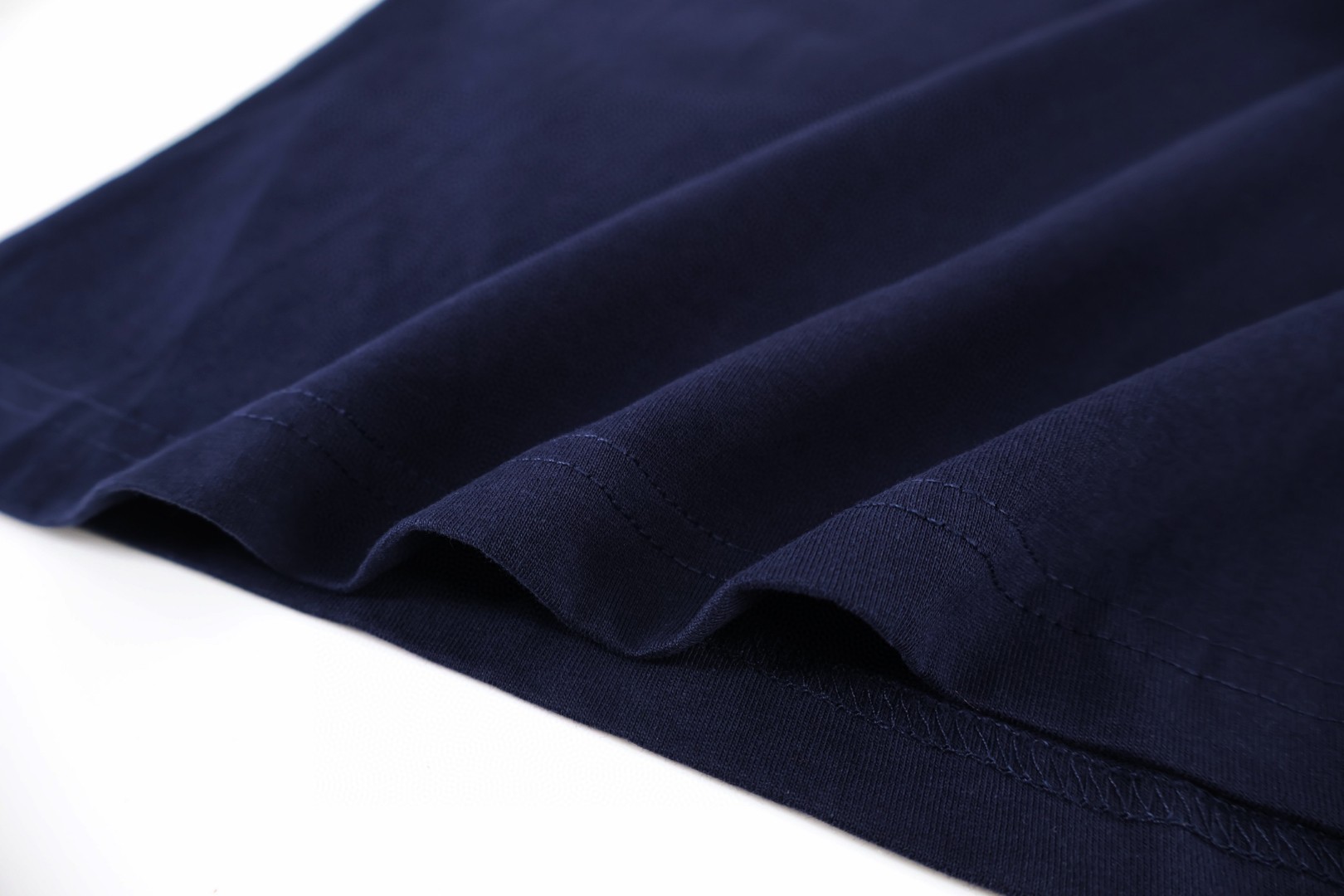 Balenciaga 巴黎世家 橄榄球队系列V领 T恤 短袖 宽松版型 黑色 蓝色 灰色 A2 8570866TTVA61066