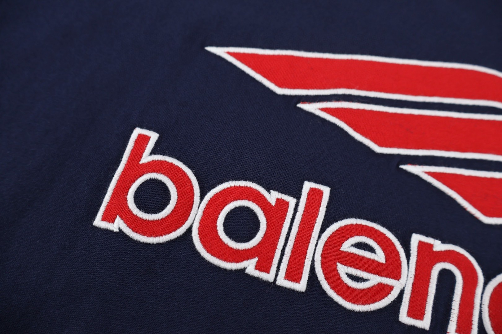 Balenciaga 巴黎世家 橄榄球队系列V领 T恤 短袖 宽松版型 黑色 蓝色 灰色 A2 8570866TTVA61066