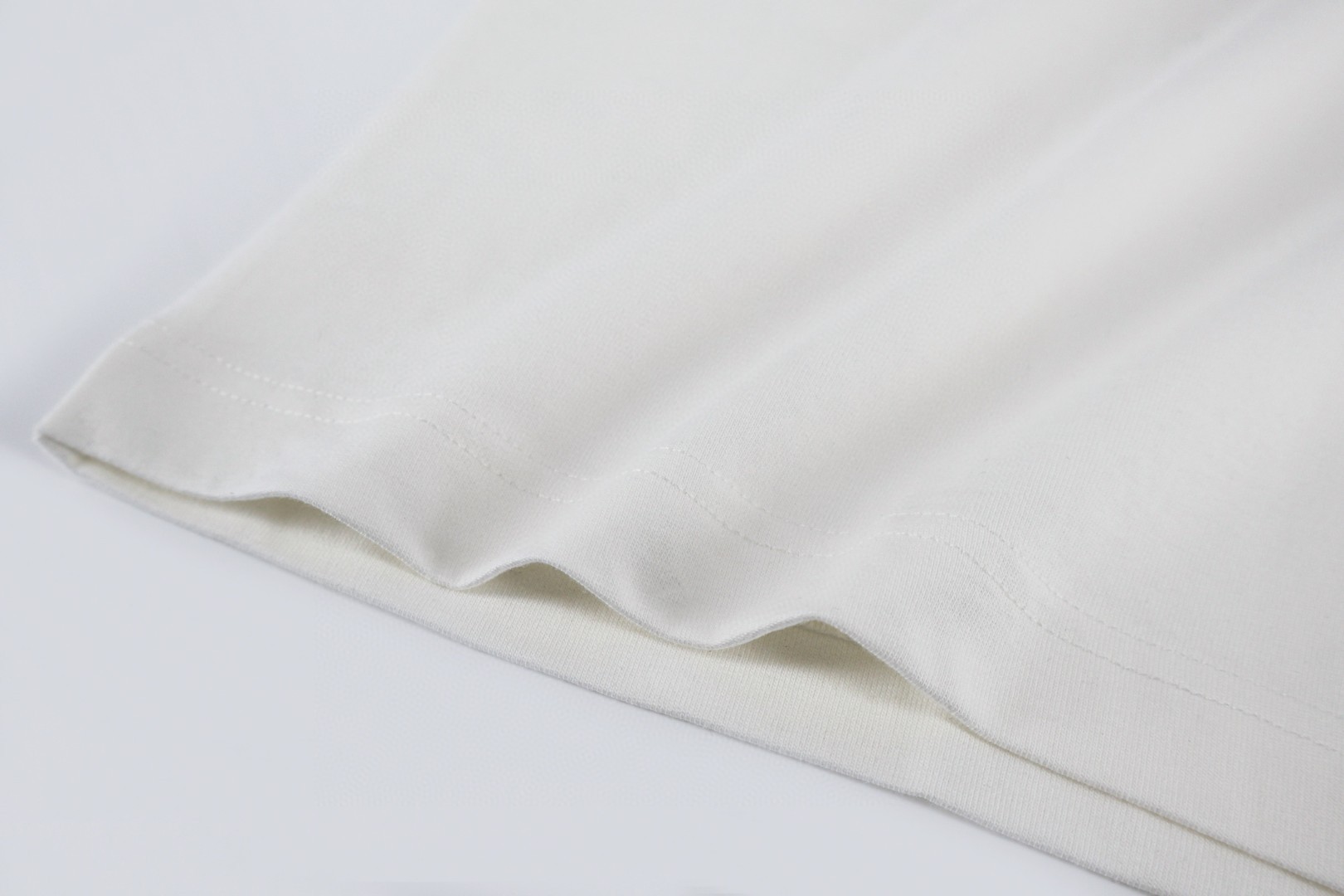 Burberry 巴宝莉 马年新禧贺岁系列 毛巾绣战马 圆领 短袖 T恤 夏季 黑色 红色 米色 白色 A0 81183811