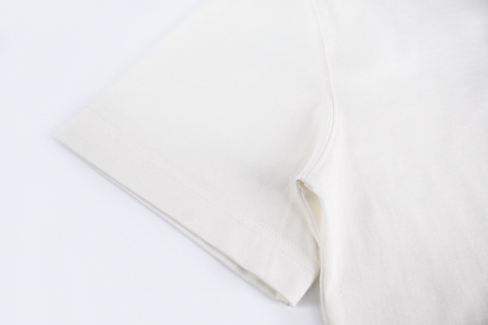 Burberry 巴宝莉 马年新禧贺岁系列 毛巾绣战马 圆领 短袖 T恤 夏季 黑色 红色 米色 白色 A0 81183811