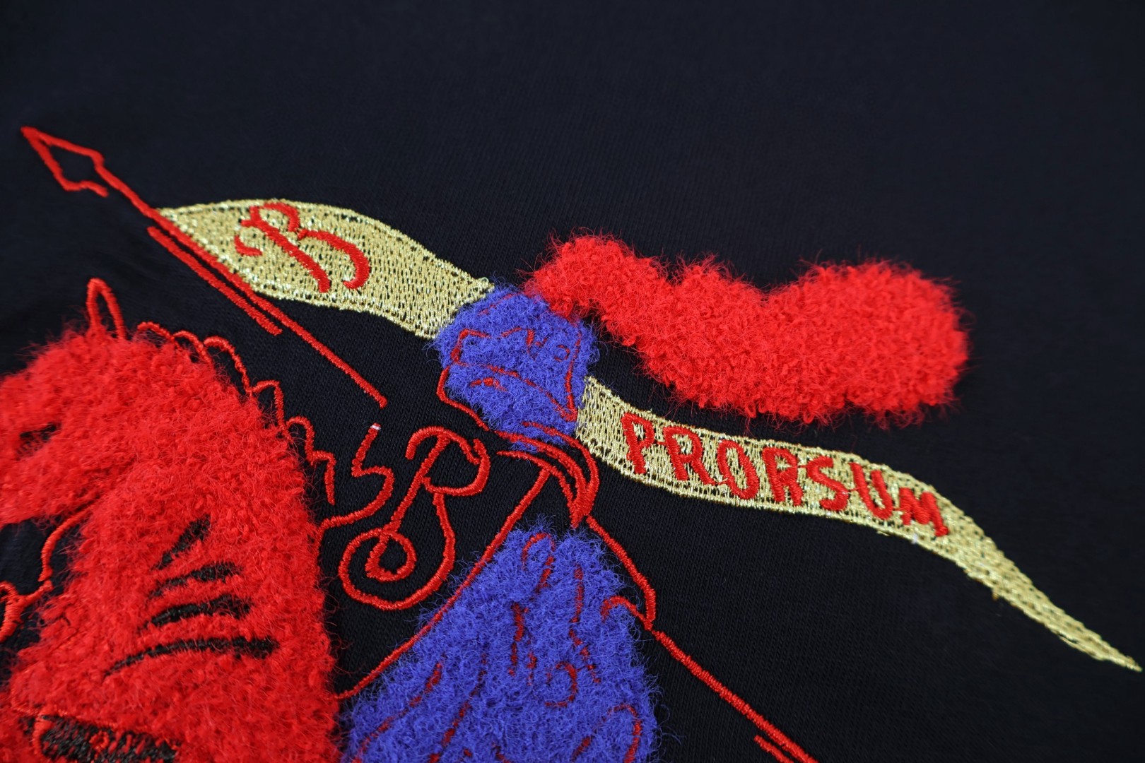 Burberry 巴宝莉 马年新禧贺岁系列 毛巾绣战马 圆领 短袖 T恤 夏季 黑色 红色 米色 白色 A0 81183811