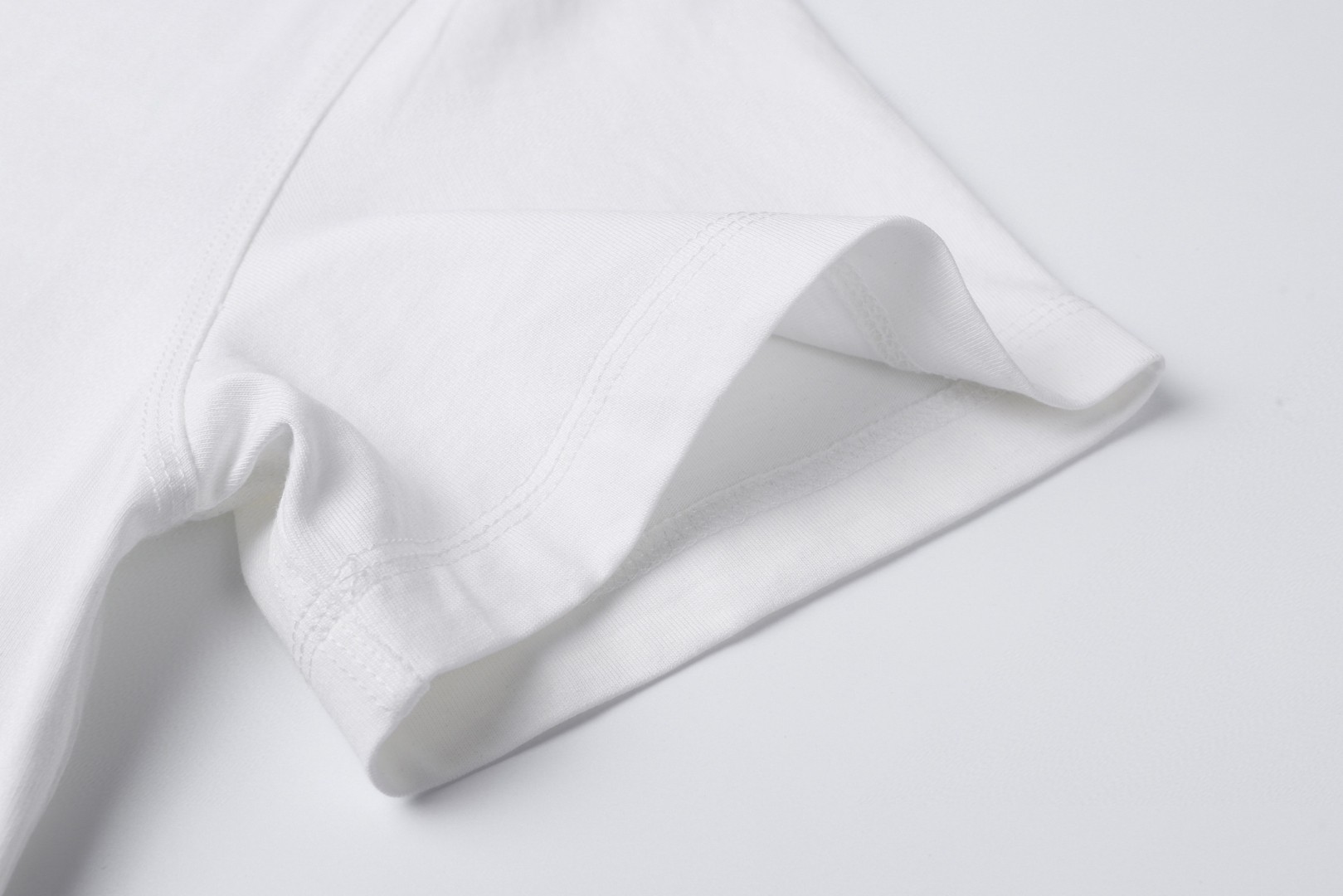 Burberry 巴宝莉 下摆小标战马 圆领 短袖 T恤 夏季 白色 黑色 A0 81022541