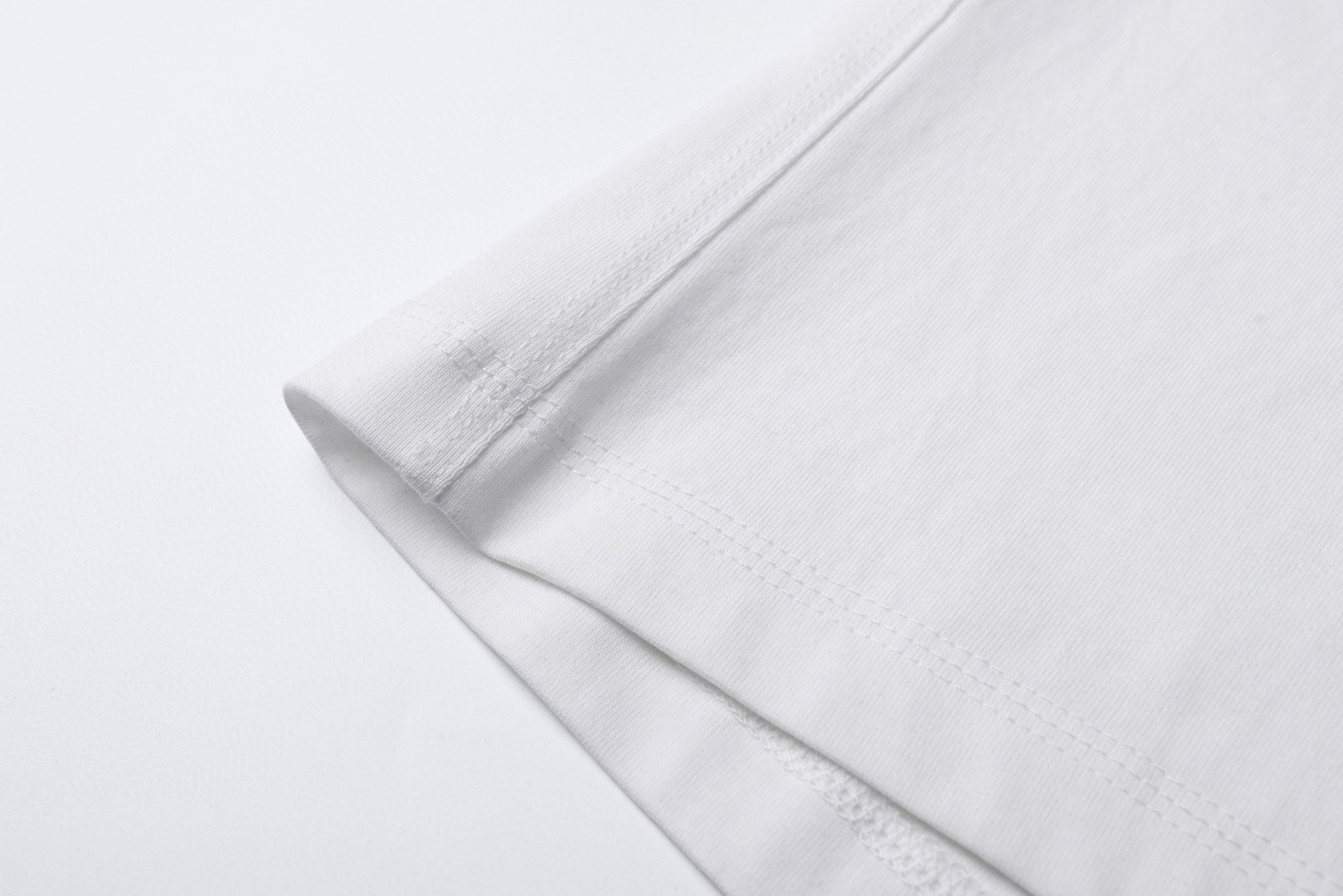 Burberry 巴宝莉 下摆小标战马 圆领 短袖 T恤 夏季 白色 黑色 A0 81022541