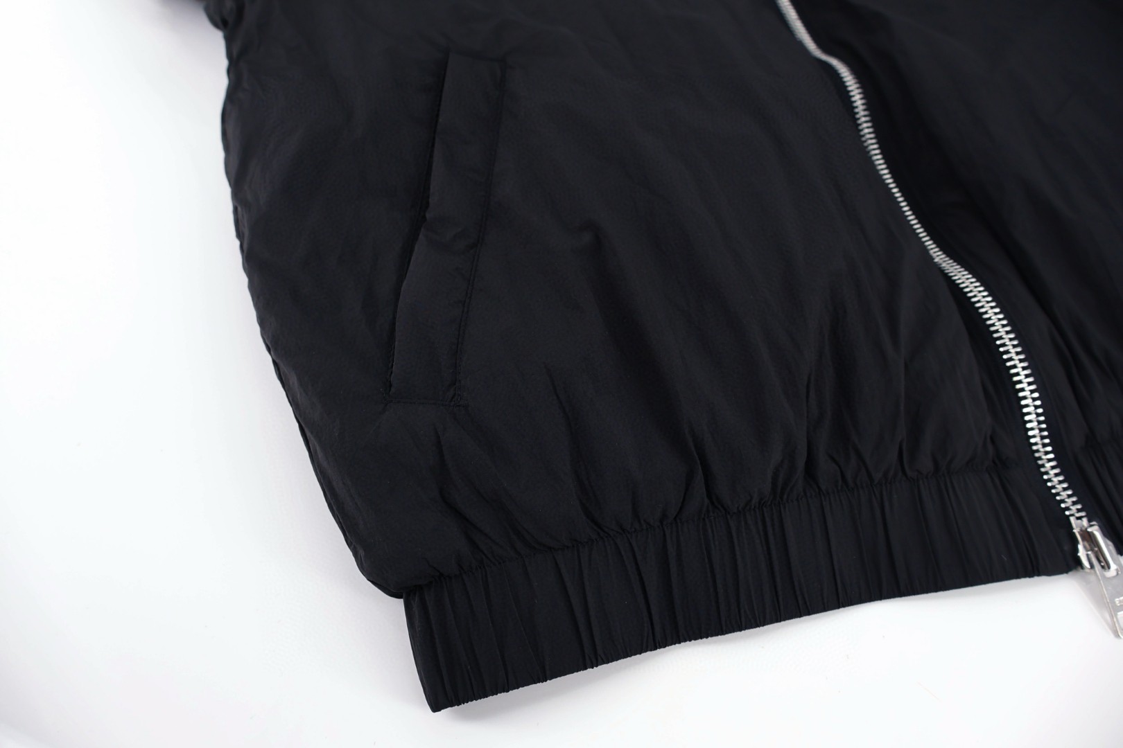 AMIPARIS De Coeur 爱心铁标 尼龙夹棉拉链外套 棉服 夹克 长袖 保暖 黑色 C0 HJK034PA0009-001