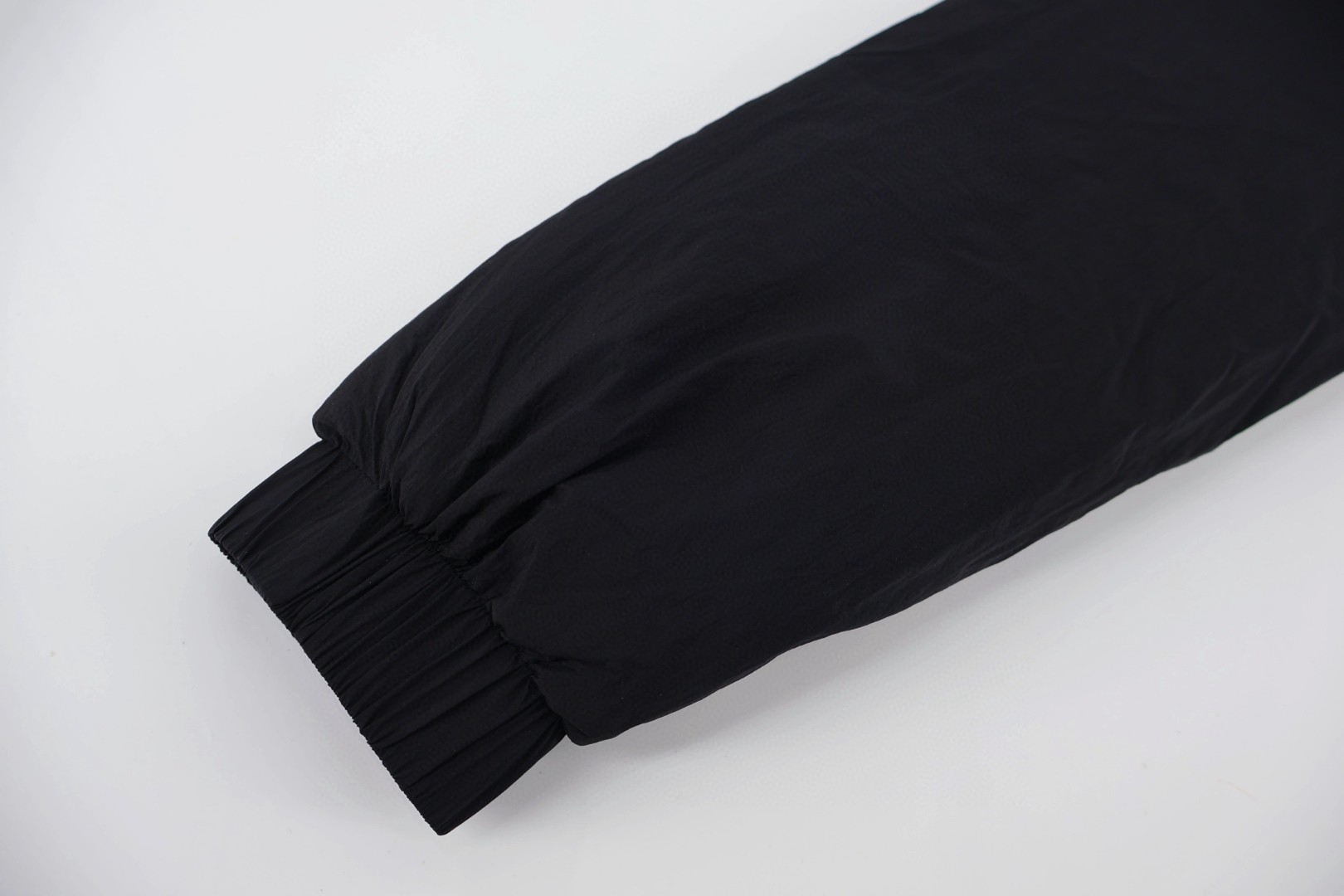 AMIPARIS De Coeur 爱心铁标 尼龙夹棉拉链外套 棉服 夹克 长袖 保暖 黑色 C0 HJK034PA0009-001