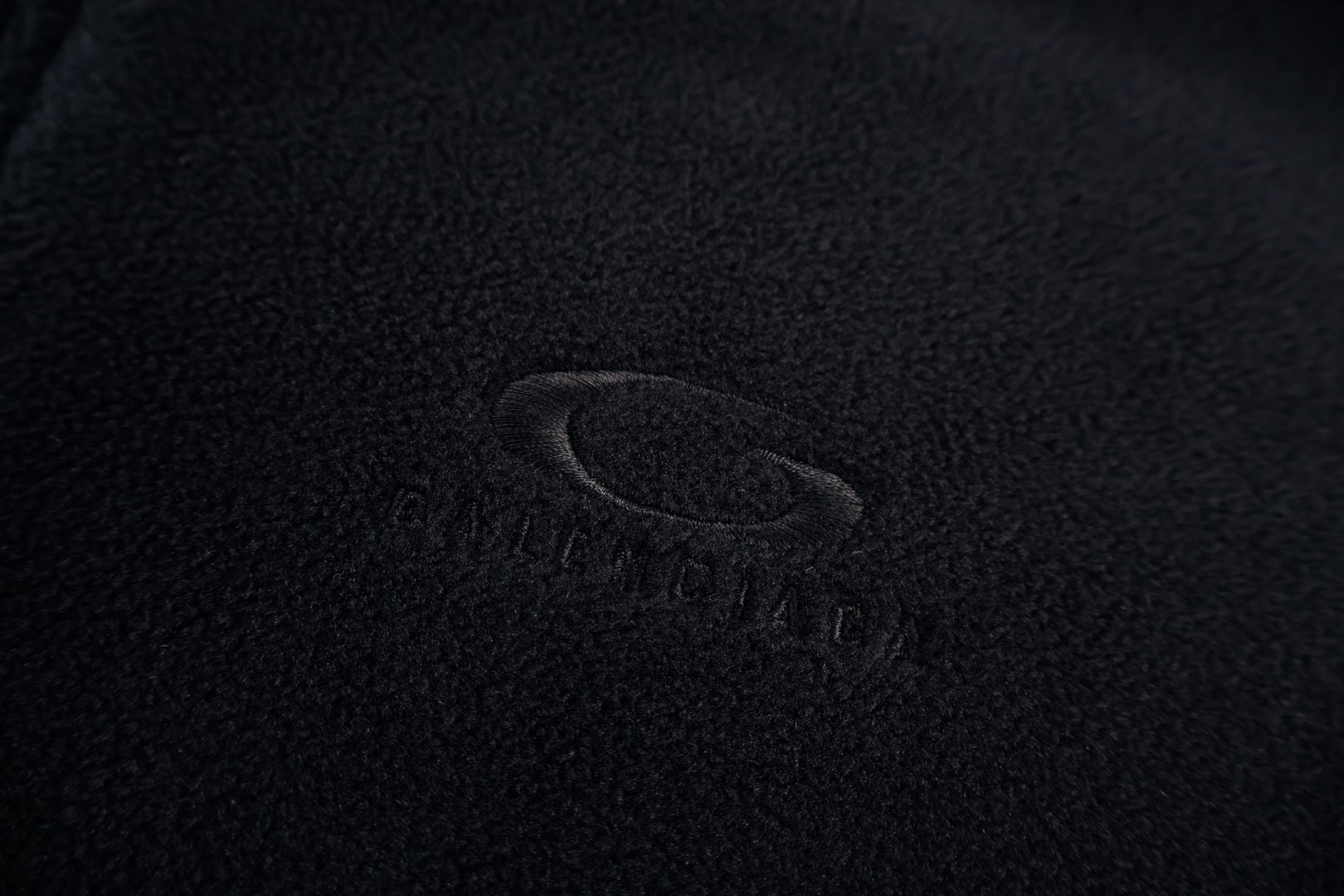 Balenciaga 巴黎世家 圆环刺绣双向拉链连帽抓绒外套 夹克 长袖 秋冬 保暖 黑色 B5 858092TTVS51000