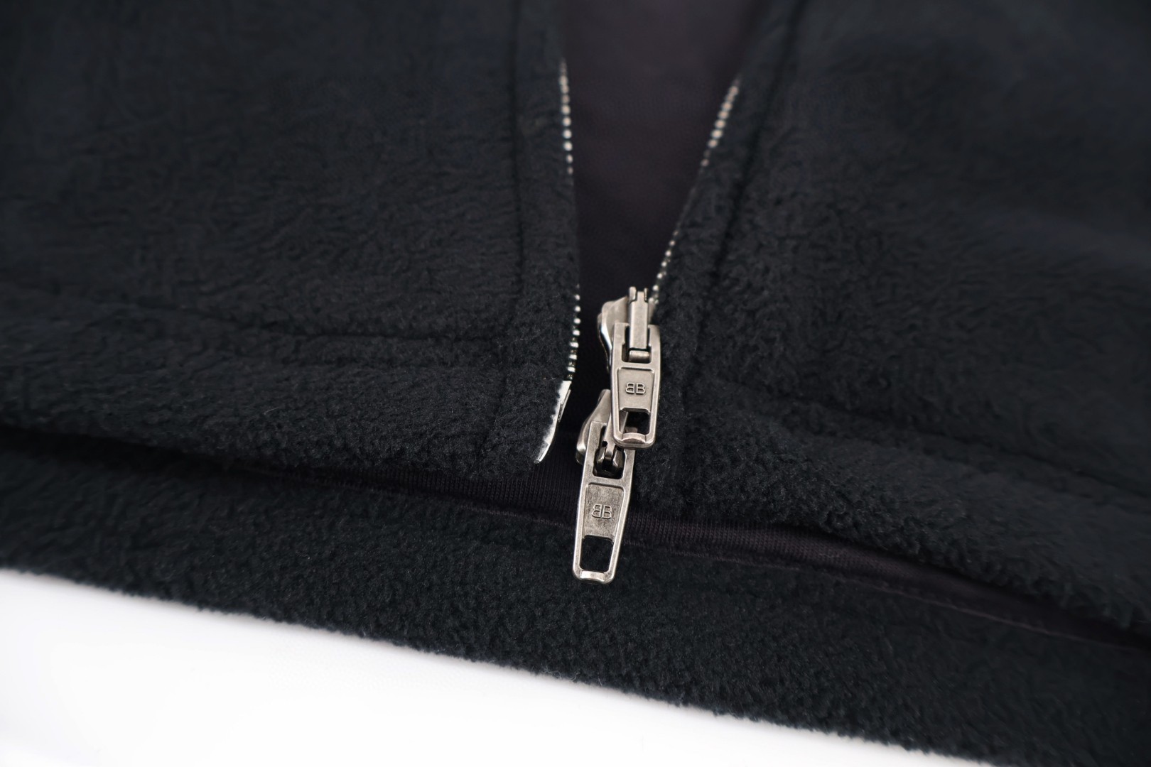 Balenciaga 巴黎世家 圆环刺绣双向拉链连帽抓绒外套 夹克 长袖 秋冬 保暖 黑色 B5 858092TTVS51000