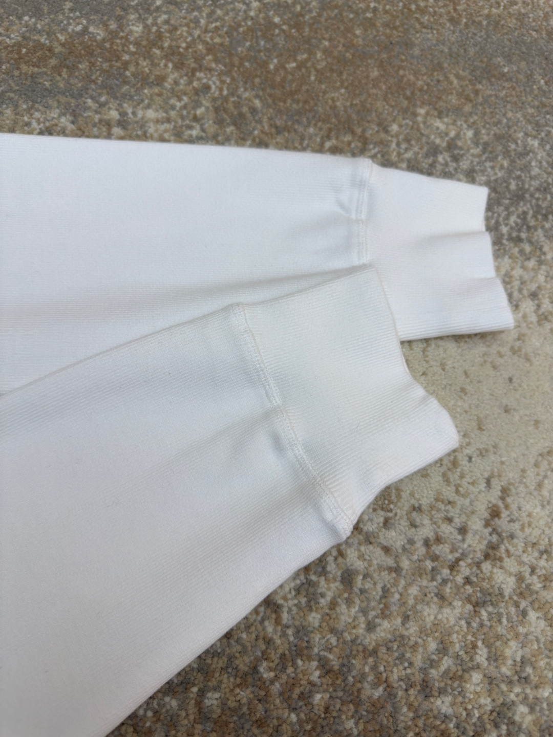 LOEWE 罗意威 胸口刺绣logo长袖T恤 打底衫 灰色 白色 黑色 A5 H526Y22XAZ-1440