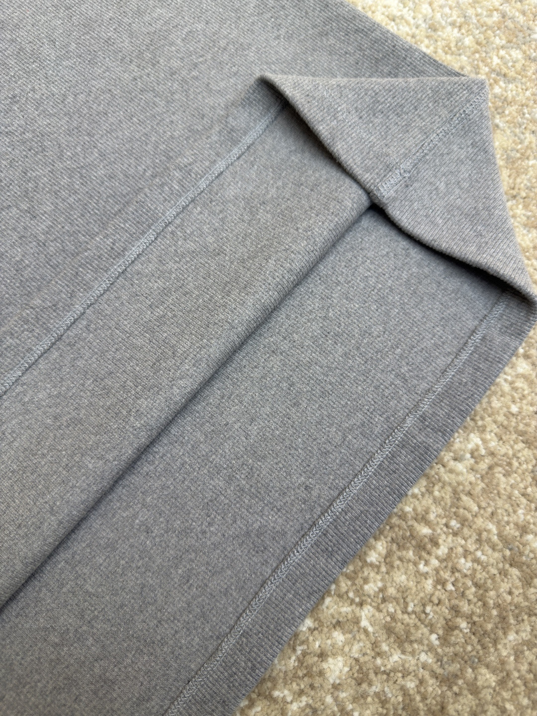 LOEWE 罗意威 胸口刺绣logo长袖T恤 打底衫 灰色 白色 黑色 A5 H526Y22XAZ-1440