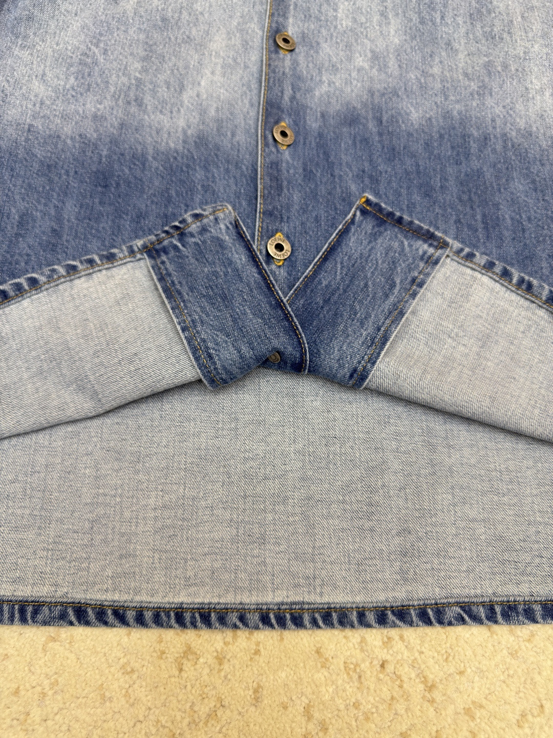 Loewe 罗意威 袖口刺绣图案 丹宁牛仔衬衫 短袖 外套 夏季 蓝色 A5 H526Y1DW18-6395