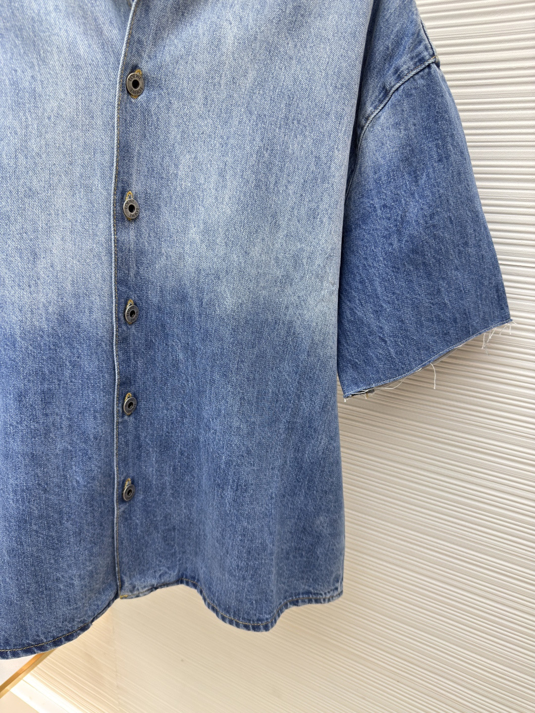 Loewe 罗意威 袖口刺绣图案 丹宁牛仔衬衫 短袖 外套 夏季 蓝色 A5 H526Y1DW18-6395