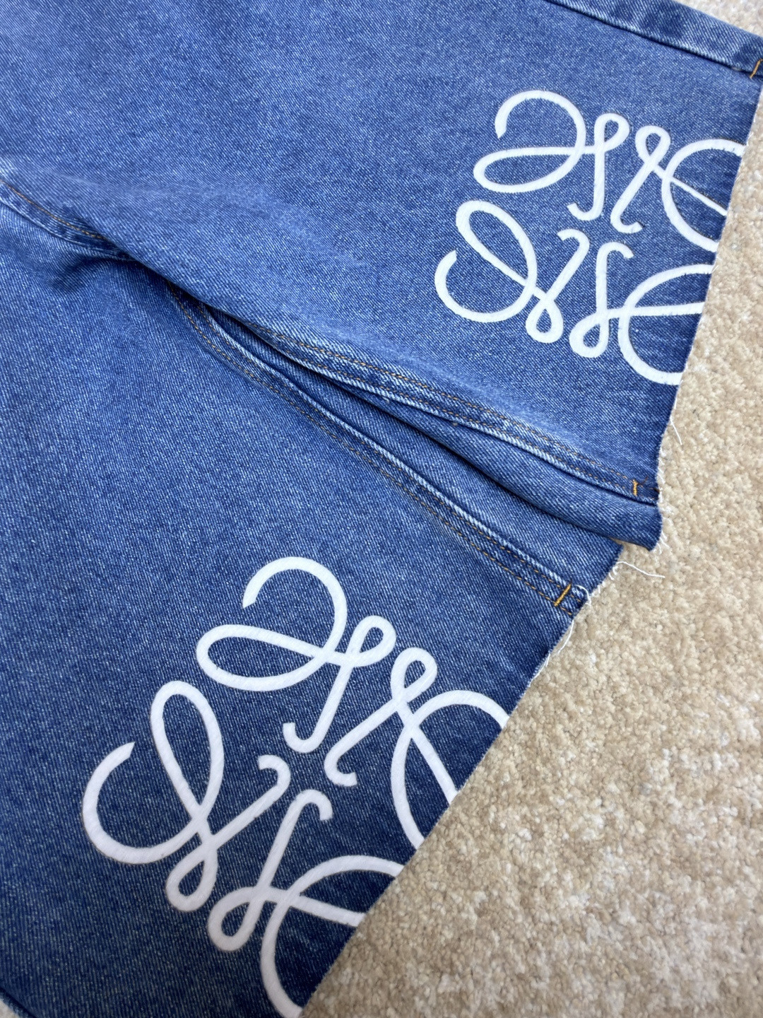 Loewe 罗意威 裤腿刺绣图案牛仔短裤 五分裤 裤子 蓝色 A5 S359Y11XC7-5320