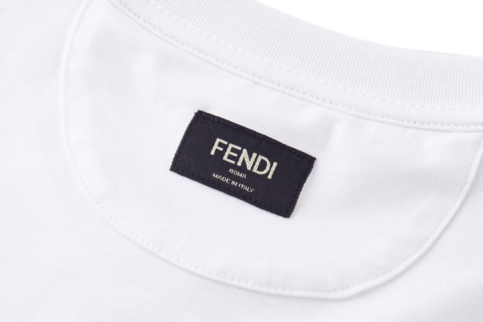 FENDI 芬迪 贴布刺绣烫钻标识T恤 短袖 套头 夏季 黑色 白色 A2 FY1319AW0WF0QA1