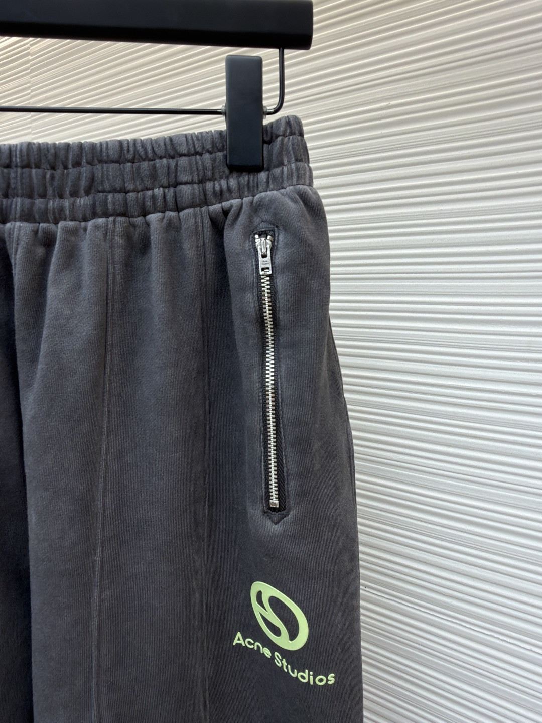 Acne Studios 做旧徽标拉链口袋松紧腰运动裤 休闲裤 长裤 裤子 黑灰色 A7 CK0130-BM0