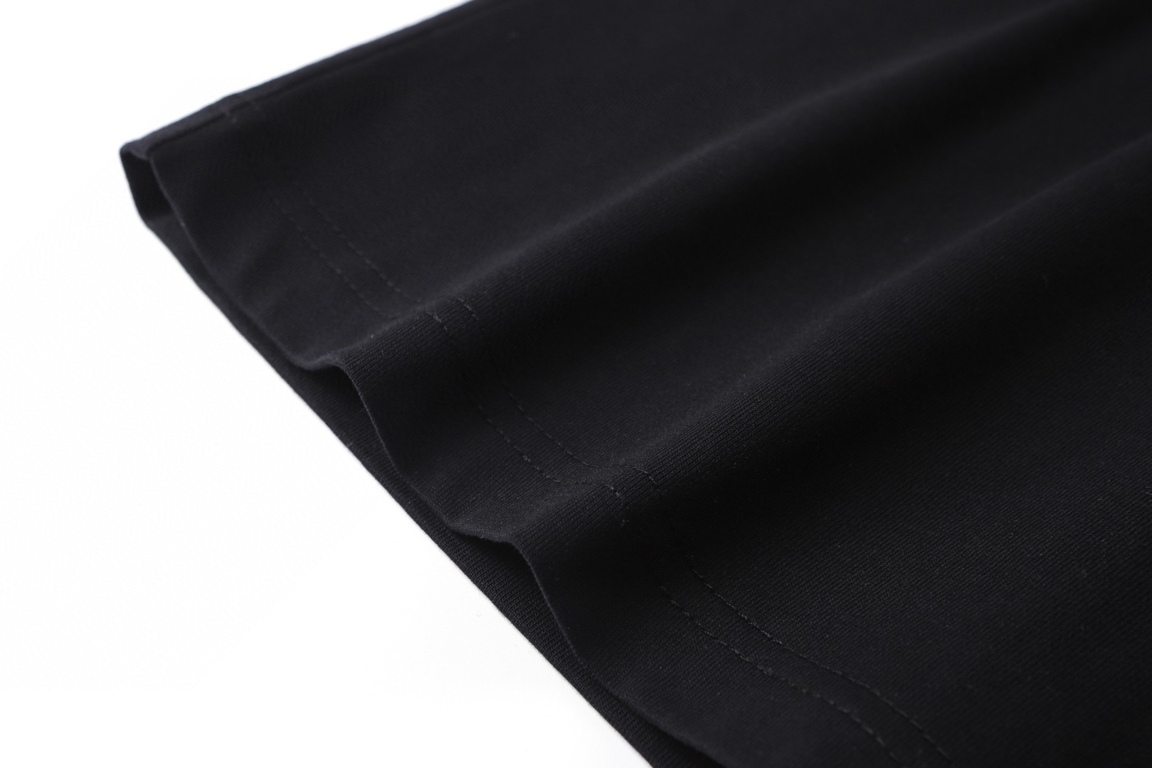 Burberry 巴宝莉 徽标字母logo印花 短袖 T恤 夏季 白色 黑色 A2