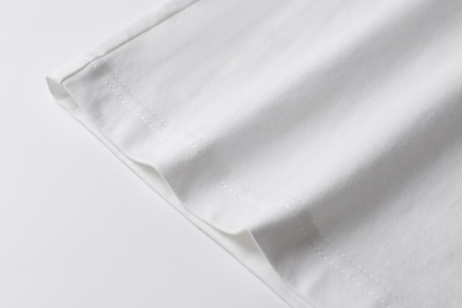 Burberry 巴宝莉 徽标字母logo印花 短袖 T恤 夏季 白色 黑色 A2