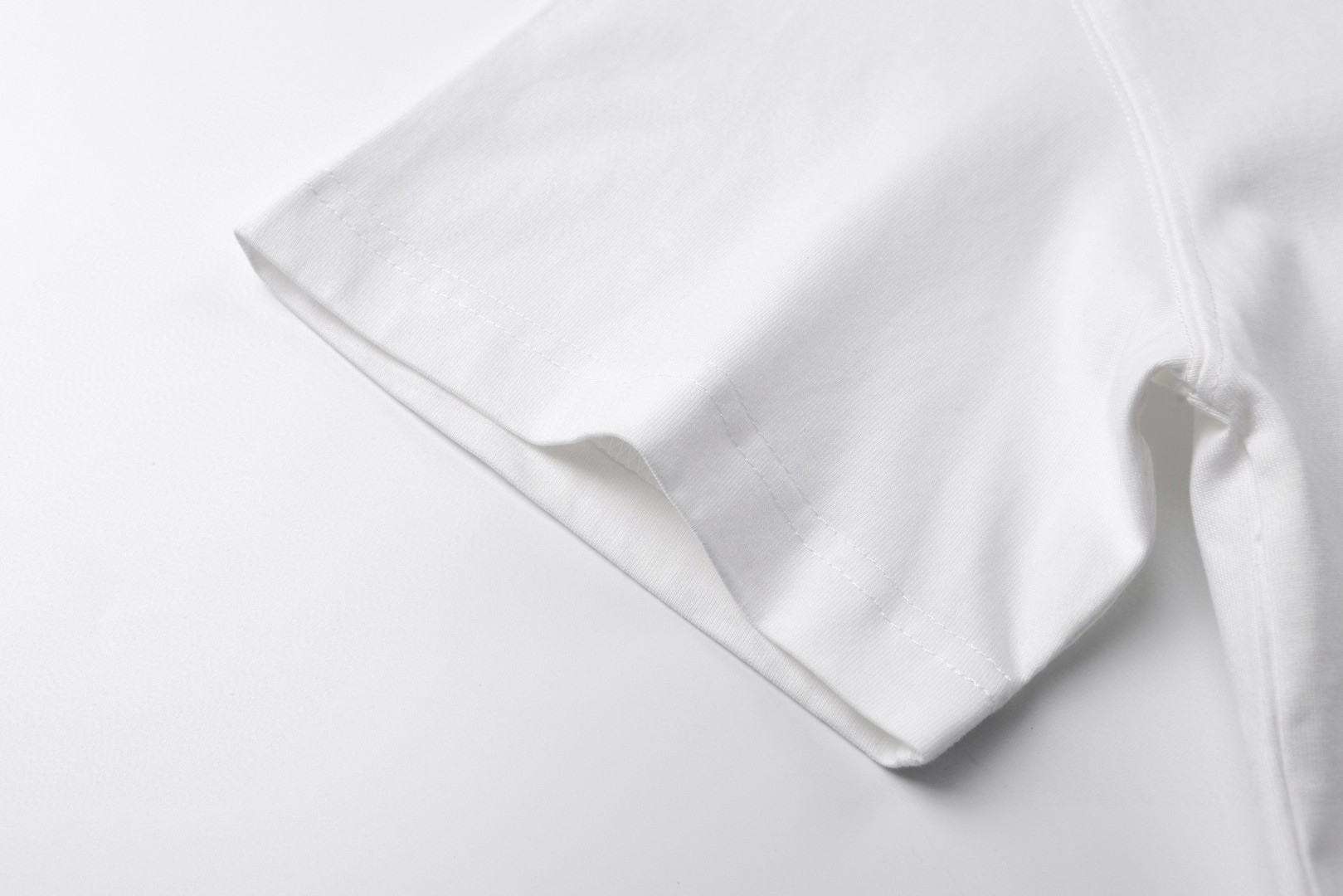 Burberry 巴宝莉 徽标字母logo印花 短袖 T恤 夏季 白色 黑色 A2