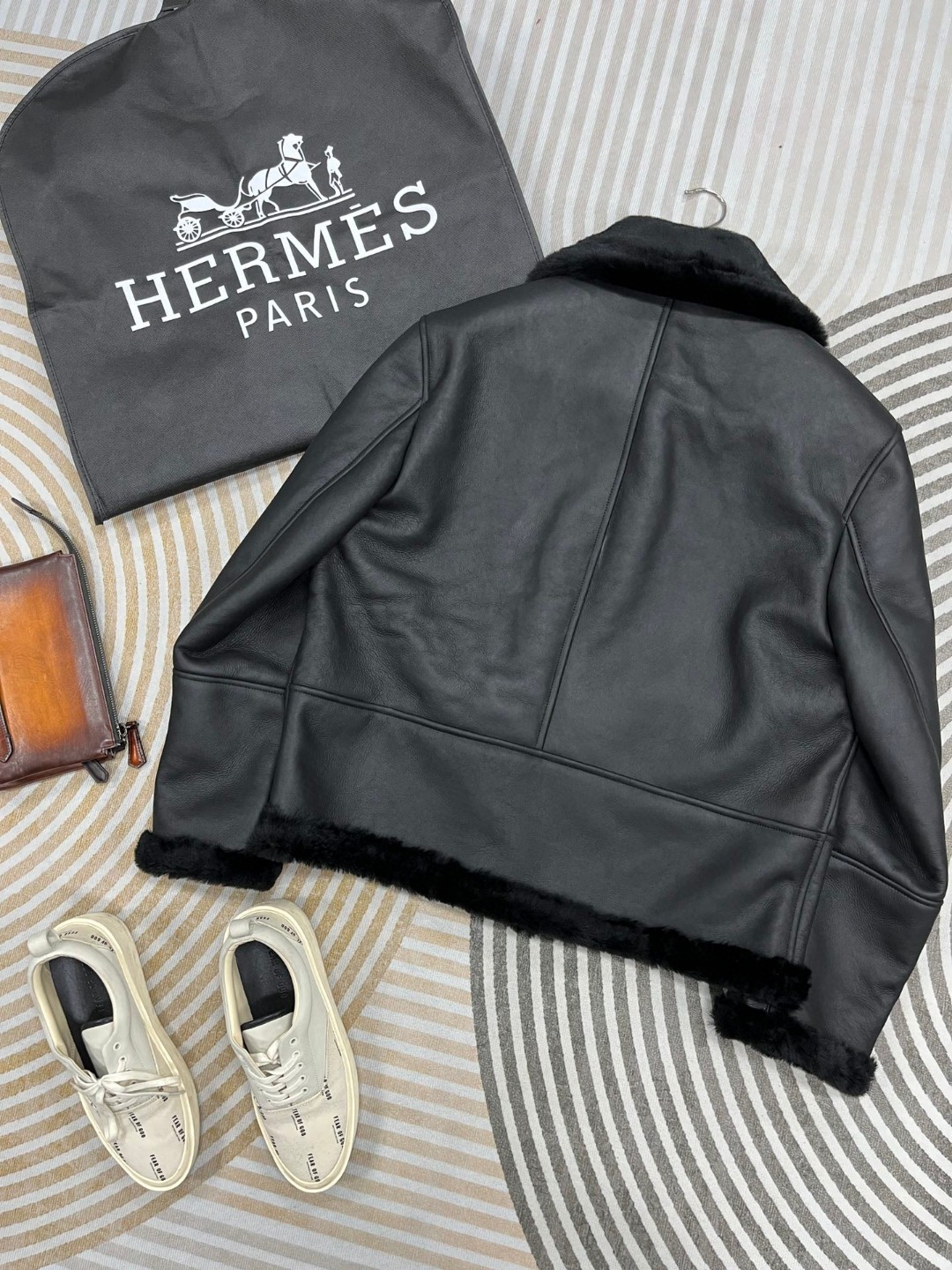 HERMES 爱马仕 皮毛一体拉链外套 夹克 皮衣 长袖 保暖 黑色 