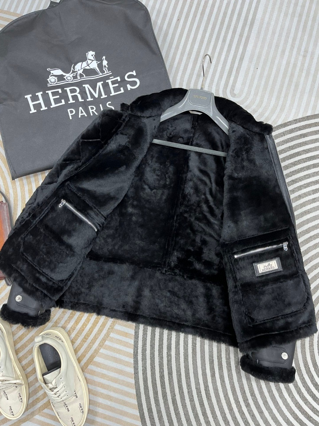 HERMES 爱马仕 皮毛一体拉链外套 夹克 皮衣 长袖 保暖 黑色 