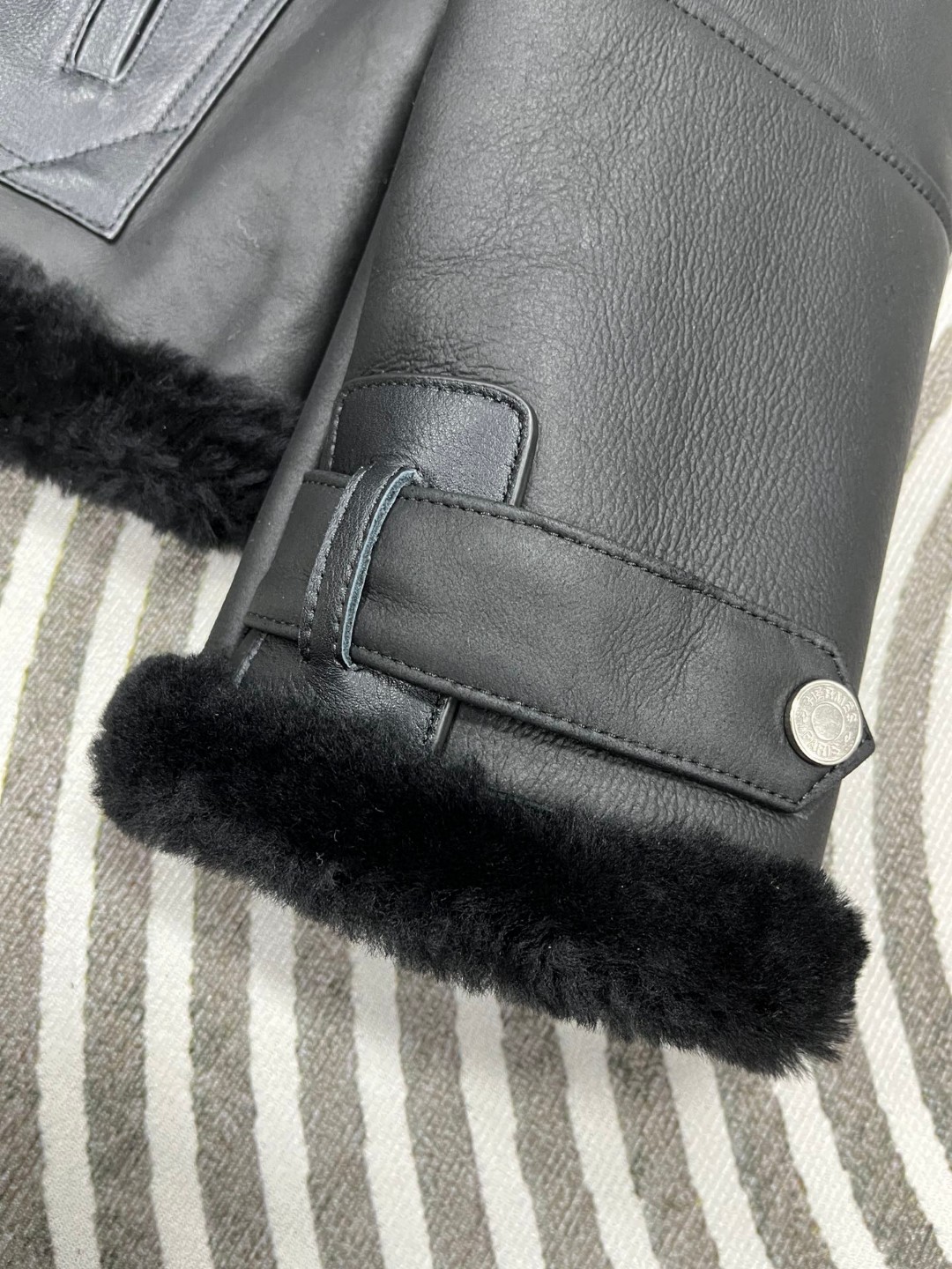 HERMES 爱马仕 皮毛一体拉链外套 夹克 皮衣 长袖 保暖 黑色 