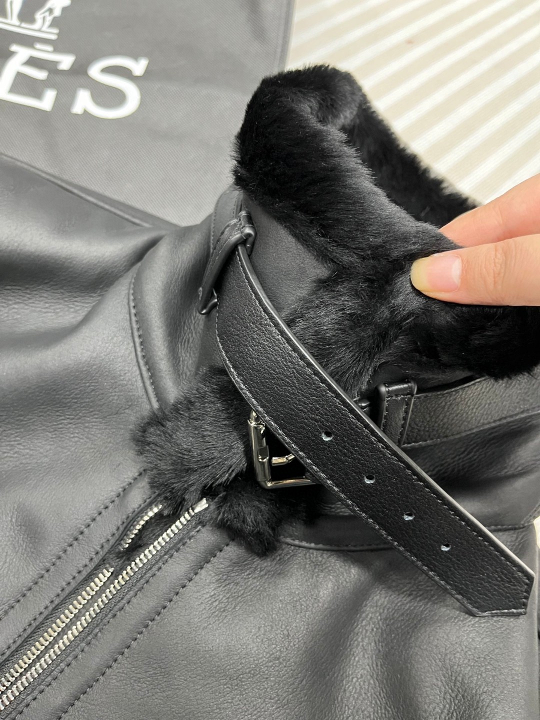 HERMES 爱马仕 皮毛一体拉链外套 夹克 皮衣 长袖 保暖 黑色 